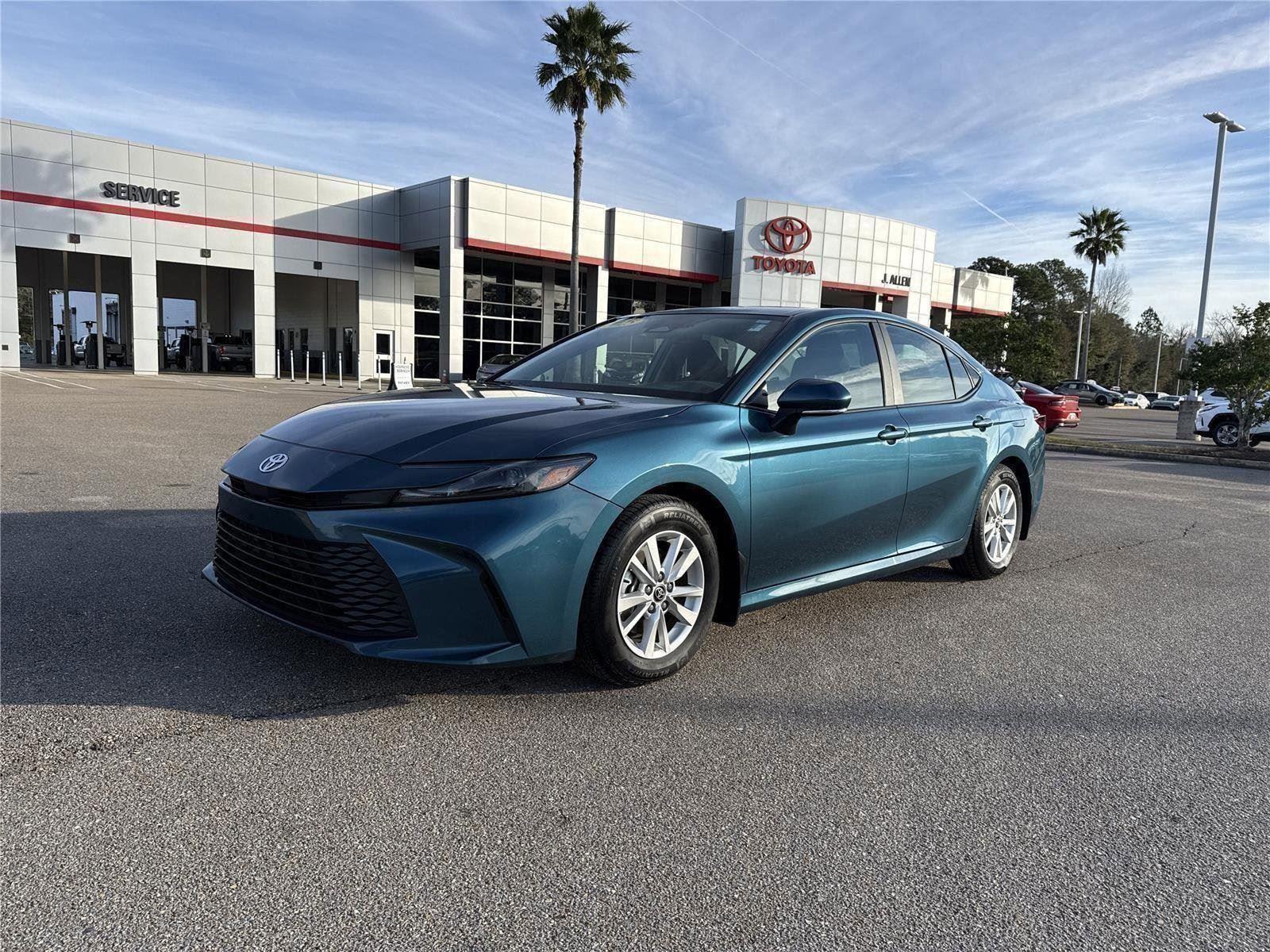 2025 Toyota Camry LE FWD