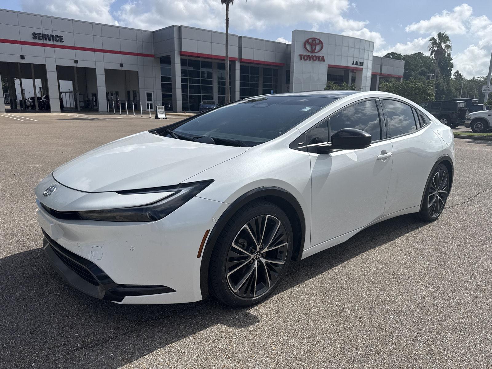 White (Wind Chill Pearl) 2024 Toyota Prius Hatchback Front-Wheel Drive Continuously Variable Transmission