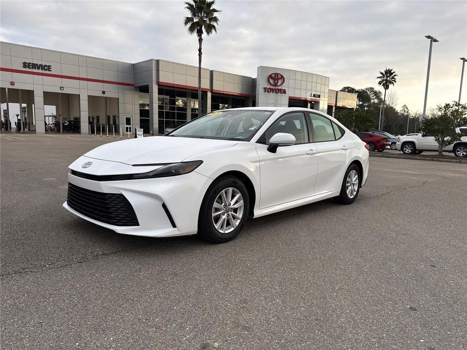 2025 Toyota Camry LE FWD