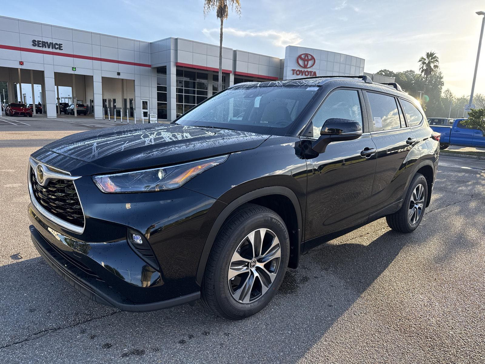 Midnight Black Metallic 2026 Toyota Highlander SUV / Crossover All-Wheel Drive 8-Speed Automatic