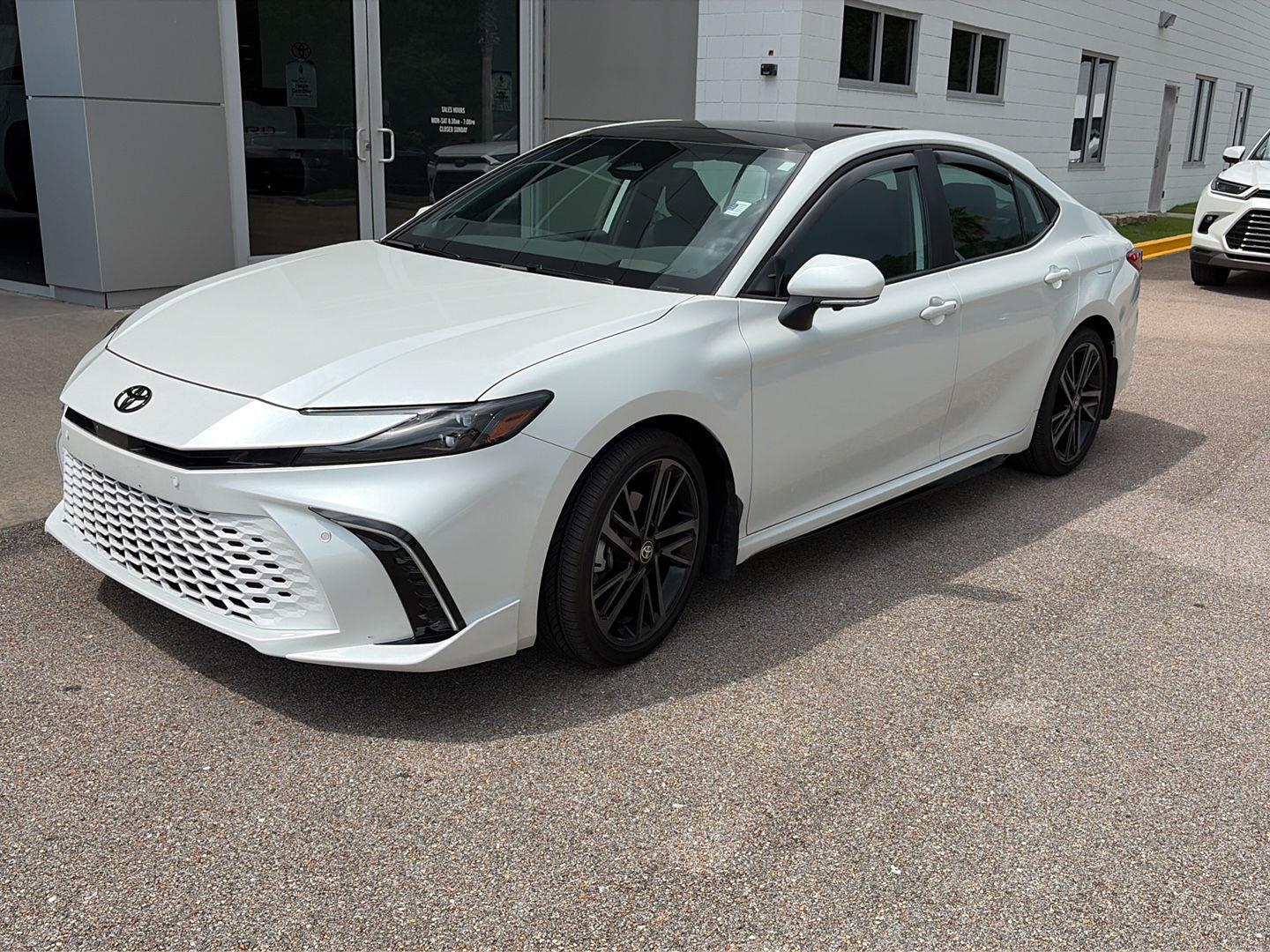 White (Wind Chill Pearl) 2025 Toyota Camry Sedan Front-Wheel Drive Continuously Variable Transmission