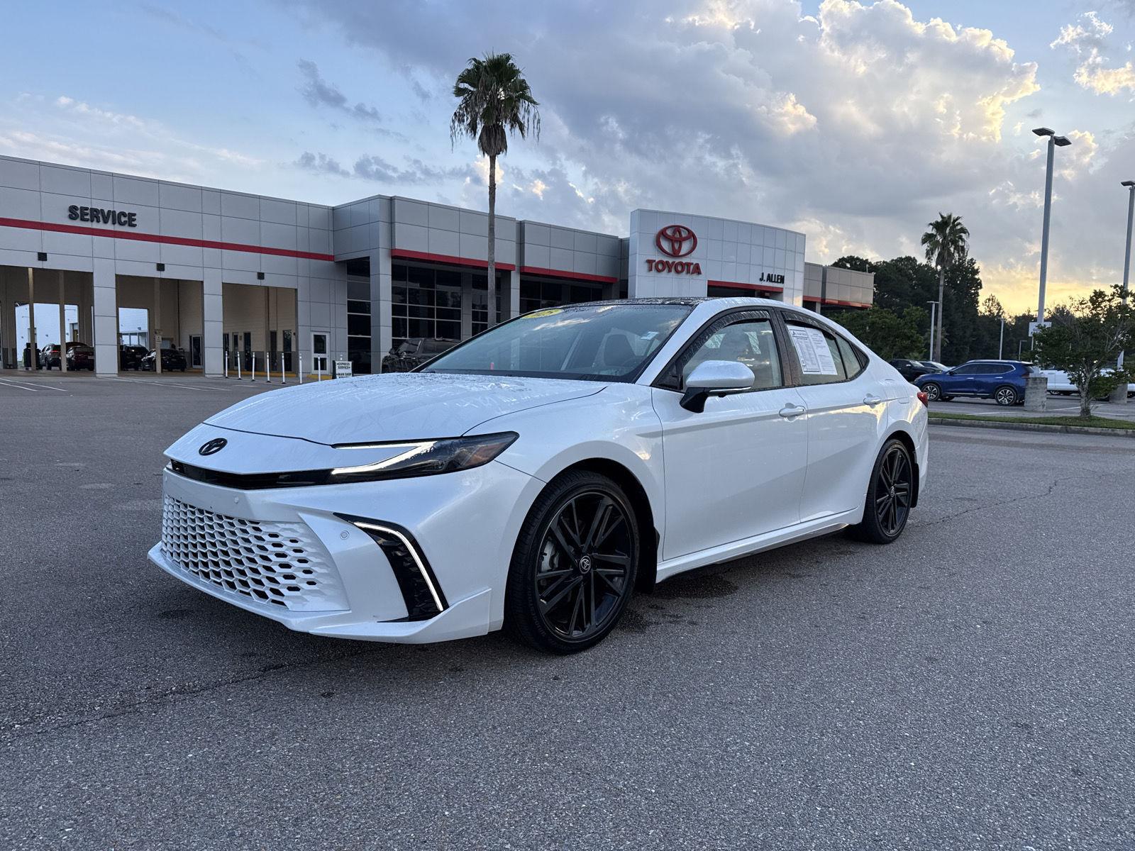 White (Wind Chill Pearl) 2025 Toyota Camry Sedan Front-Wheel Drive Continuously Variable Transmission
