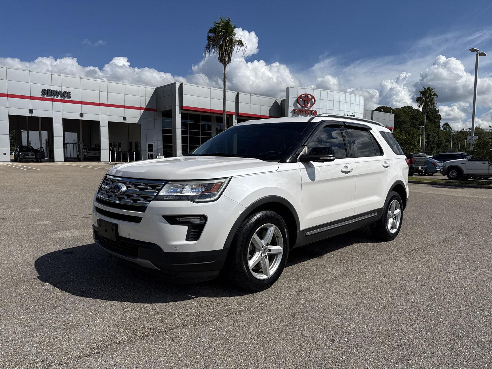 White Platinum Metallic Tri-Coat 2018 Ford Explorer SUV / Crossover Front-Wheel Drive 6-Speed Automatic