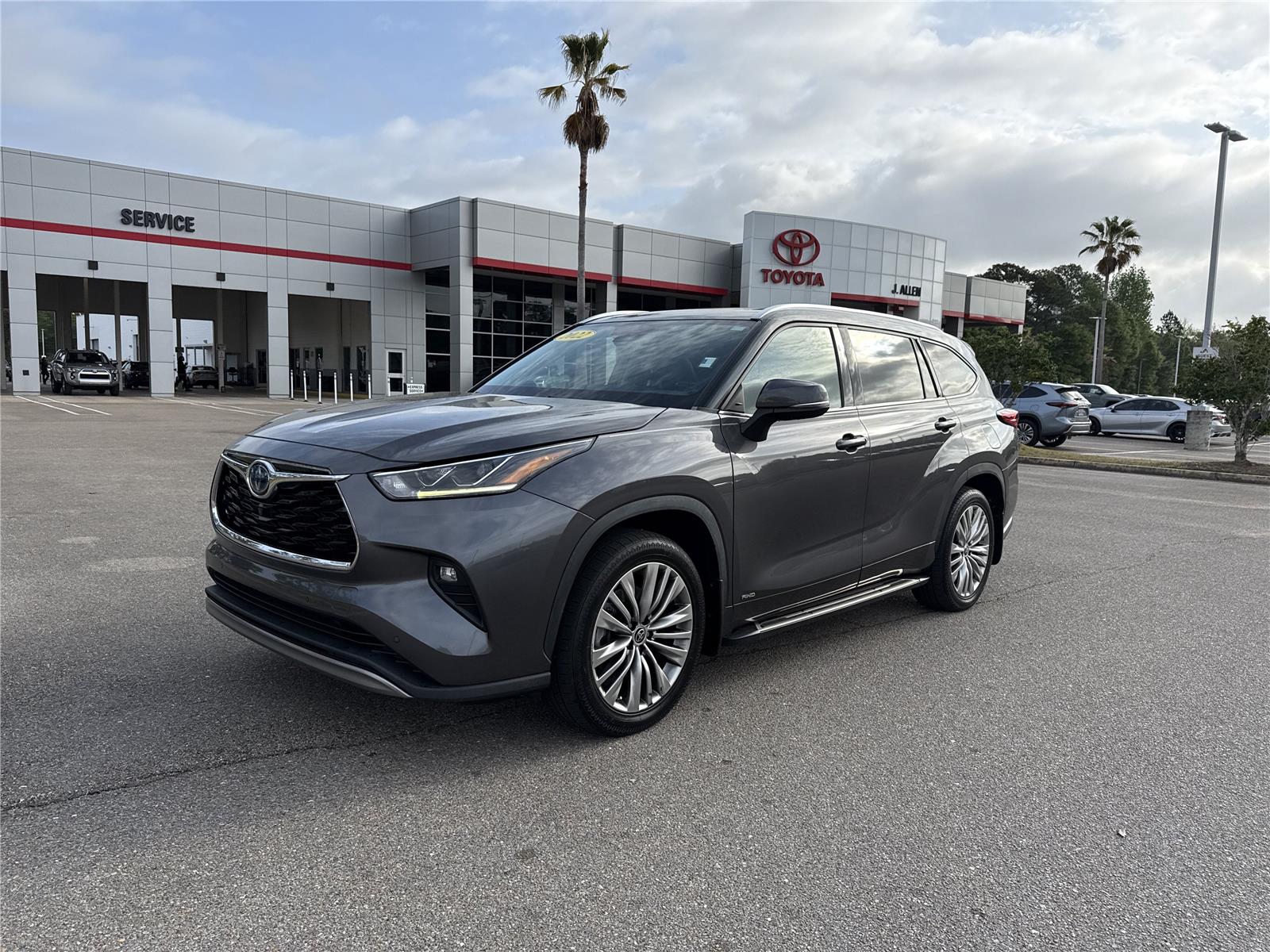 Magnetic Gray Metallic 2022 Toyota Highlander Hybrid Platinum AWD SUV / Crossover All-Wheel Drive Continuously Variable Transmission