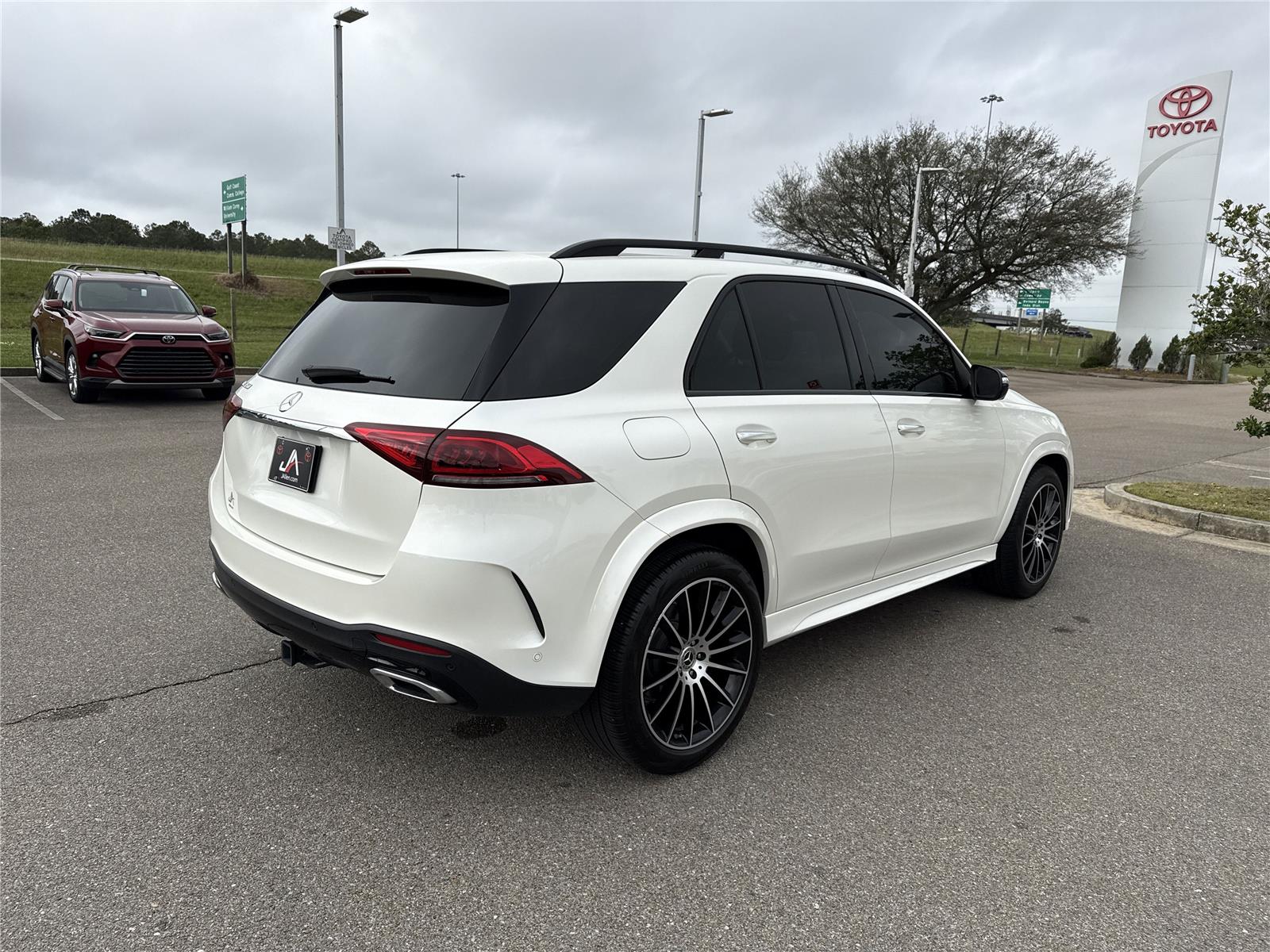 View vehicle photo 3