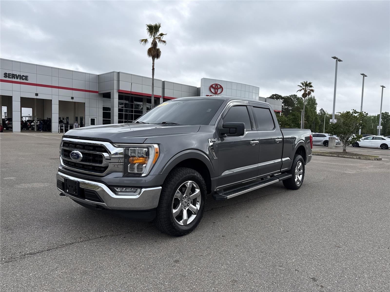 Carbonized Gray 2022 Ford F-150 XLT SuperCrew 4WD Pickup Truck Four-Wheel Drive Automatic