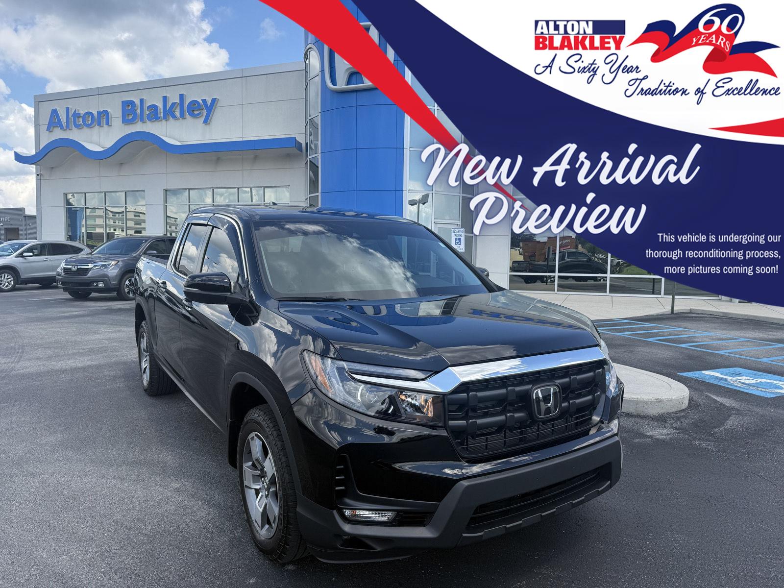 Crystal Black Pearl 2025 Honda Ridgeline Pickup Truck All-Wheel Drive Automatic