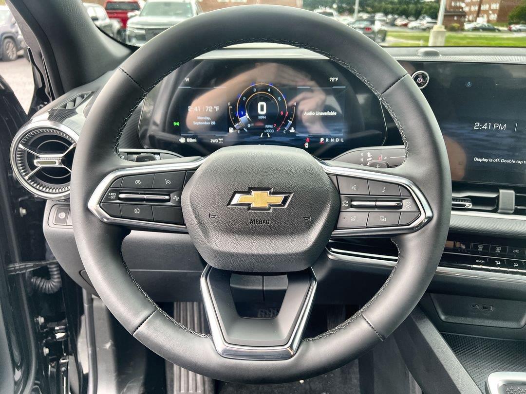 New 2027 Mosaic Black Metallic Chevrolet LT image 16