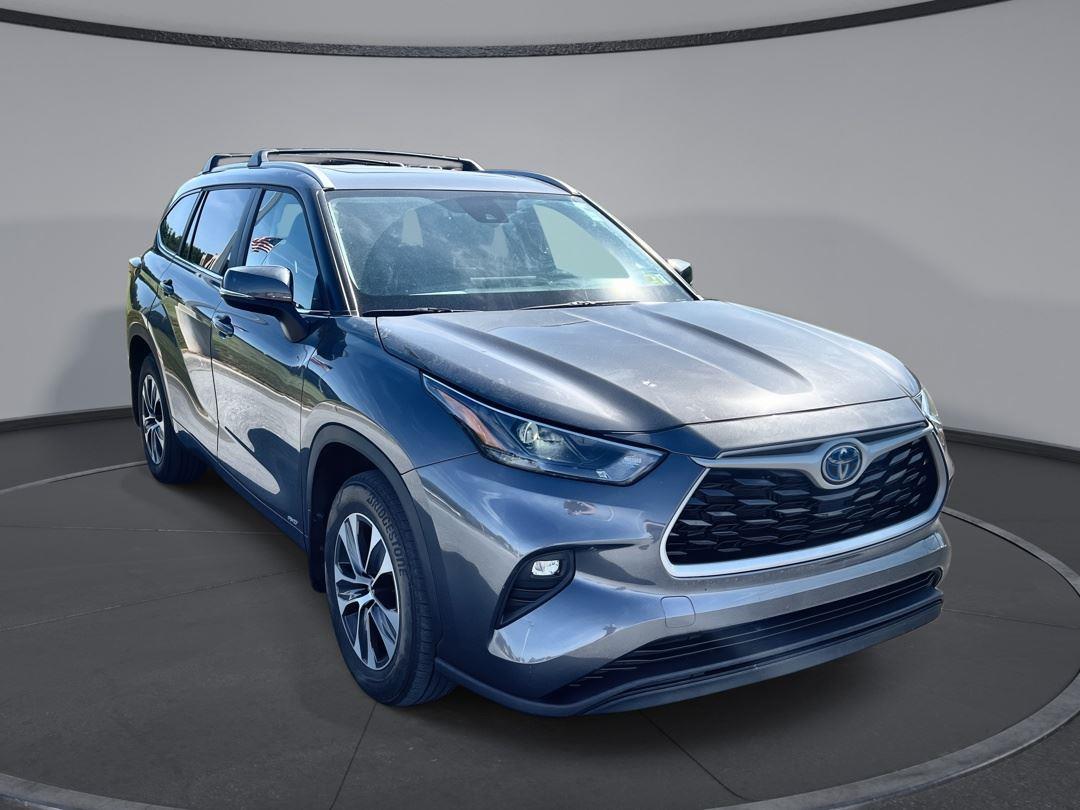 Magnetic Gray Metallic 2024 Toyota Highlander Hybrid XLE AWD SUV / Crossover All-Wheel Drive Continuously Variable Transmission