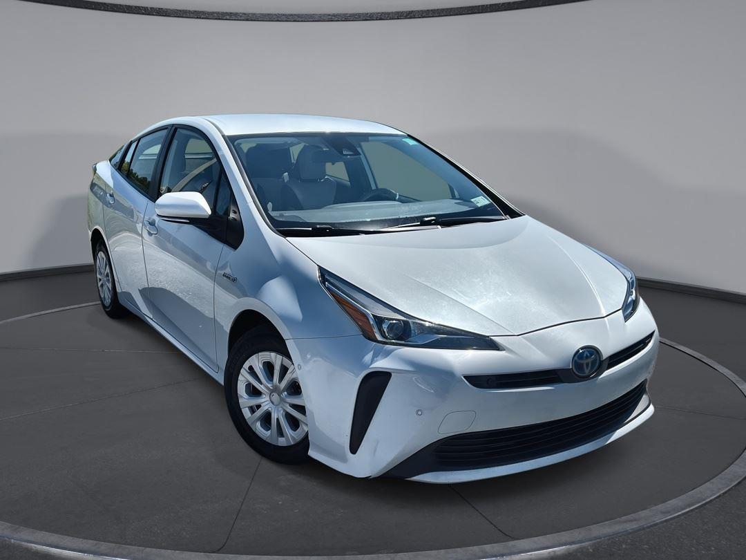 White (Wind Chill Pearl) 2022 Toyota Prius LE FWD Hatchback Front-Wheel Drive Continuously Variable Transmission
