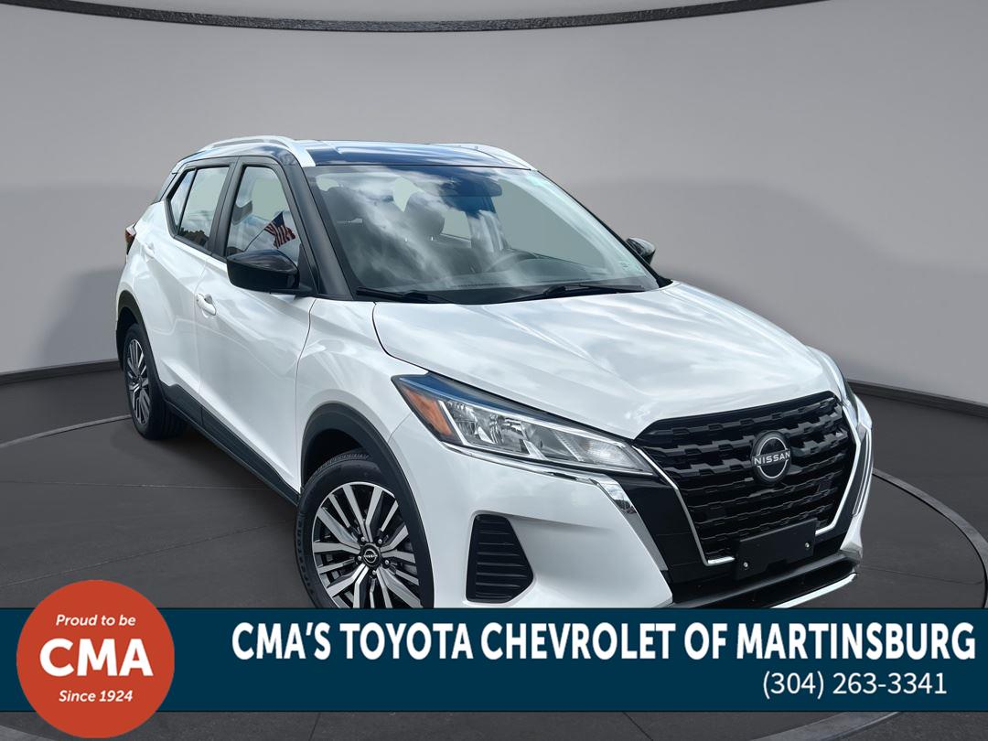 Aspen White Tricoat/Super Black 2024 Nissan Kicks SV FWD SUV / Crossover Front-Wheel Drive Continuously Variable Transmission