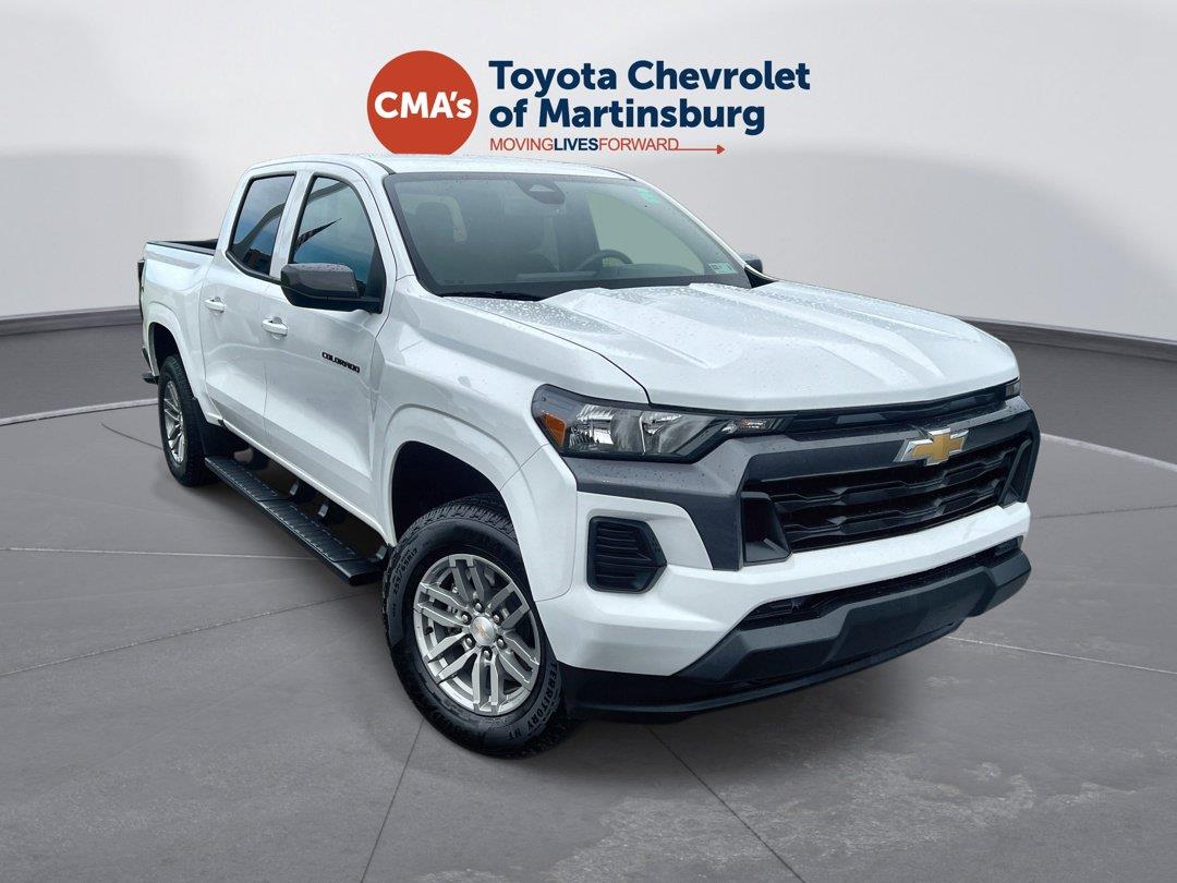 Summit White 2025 Chevrolet Colorado Pickup Truck Four-Wheel Drive 8-Speed Automatic