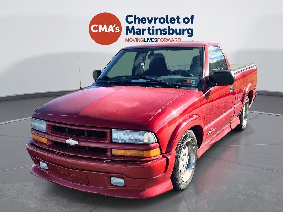 Victory Red 2000 Chevrolet S-10 Pickup Truck Rear-Wheel Drive 4-Speed Automatic Overdrive