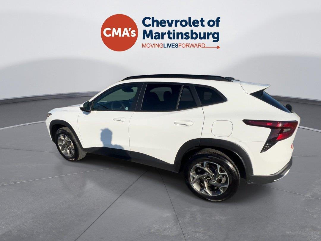 Used 2026 Summit White Chevrolet LT image 3