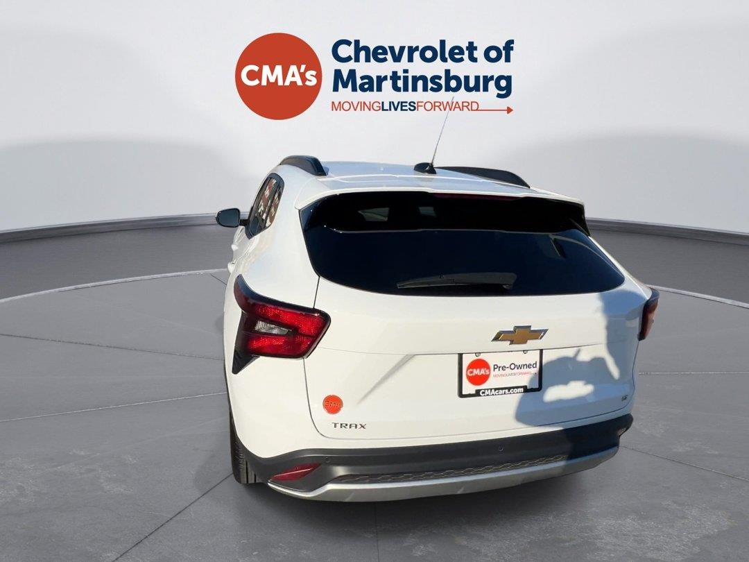 Used 2026 Summit White Chevrolet LT image 4