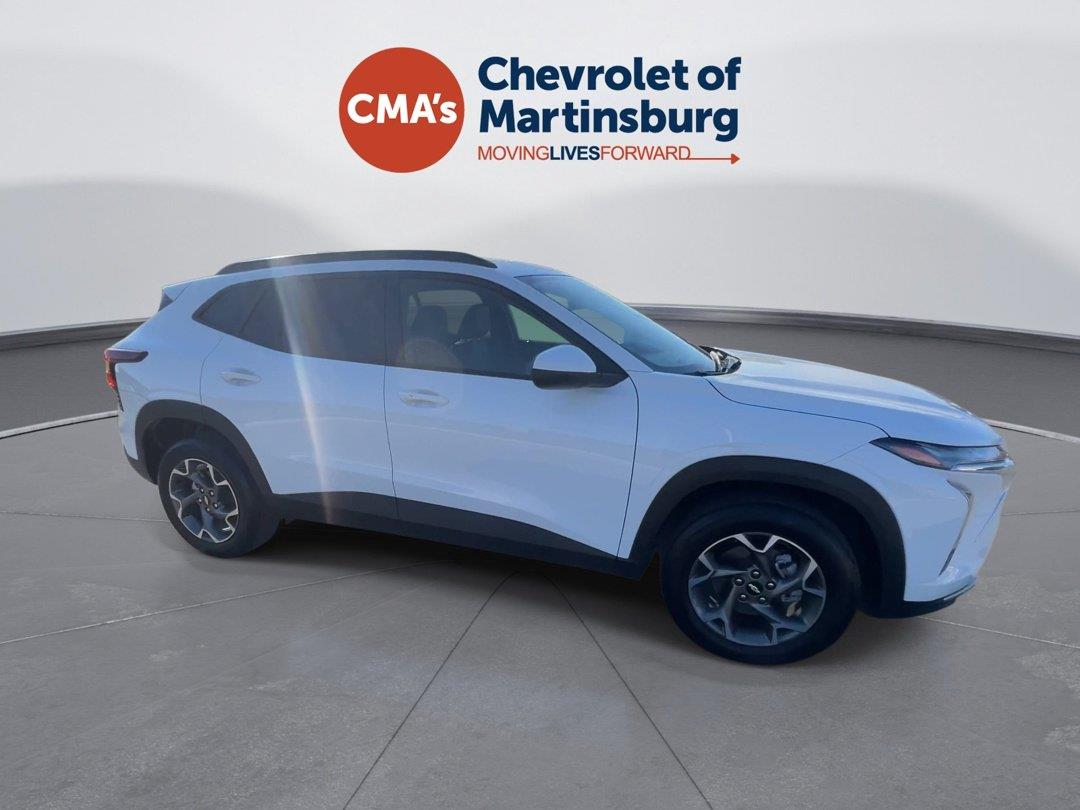 Used 2026 Summit White Chevrolet LT image 7