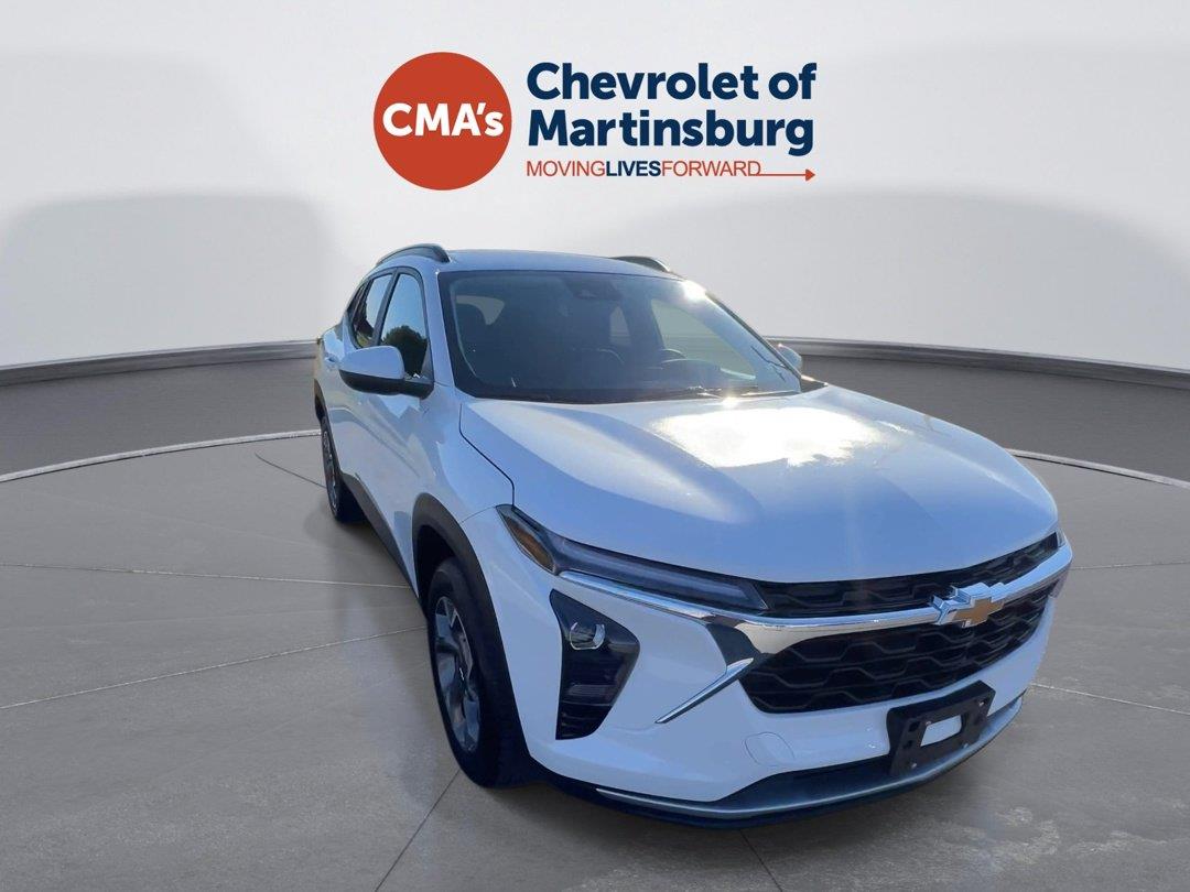 Used 2026 Summit White Chevrolet LT image 8