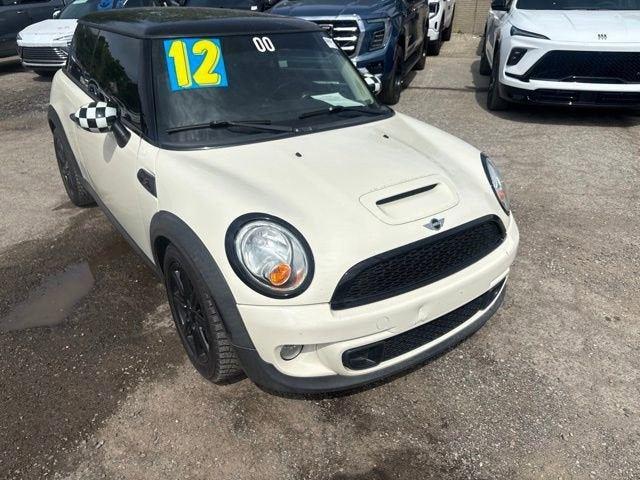 Pepper White 2012 MINI Cooper Hatchback Front-Wheel Drive 6-Speed Manual
