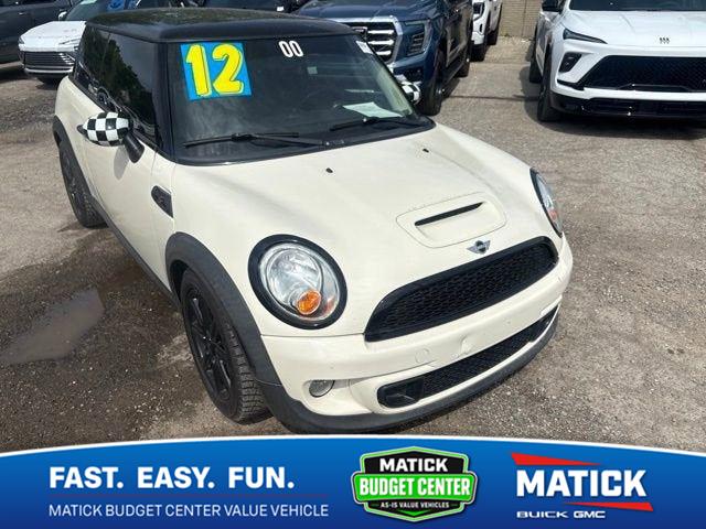 Pepper White 2012 MINI Cooper Hatchback Front-Wheel Drive 6-Speed Manual
