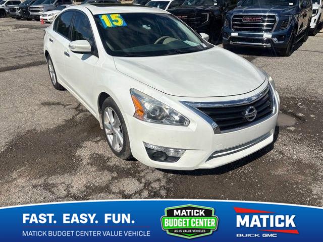 Solid White 2015 Nissan Altima Sedan Front-Wheel Drive Continuously Variable Transmission
