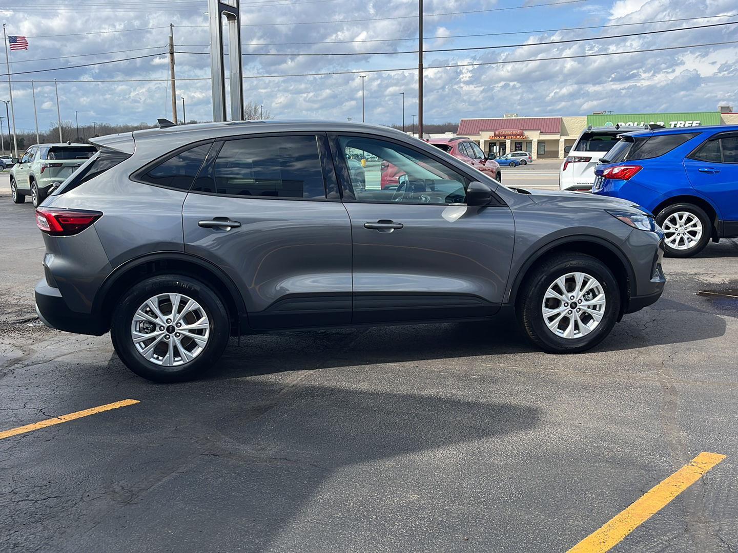 View vehicle photo 6