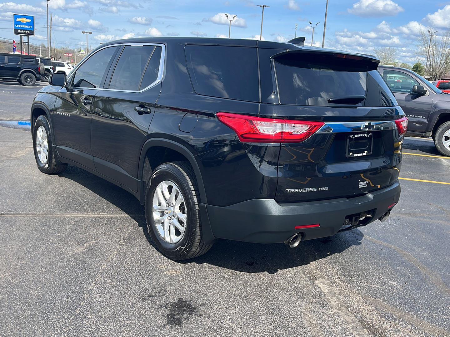 View vehicle photo 3