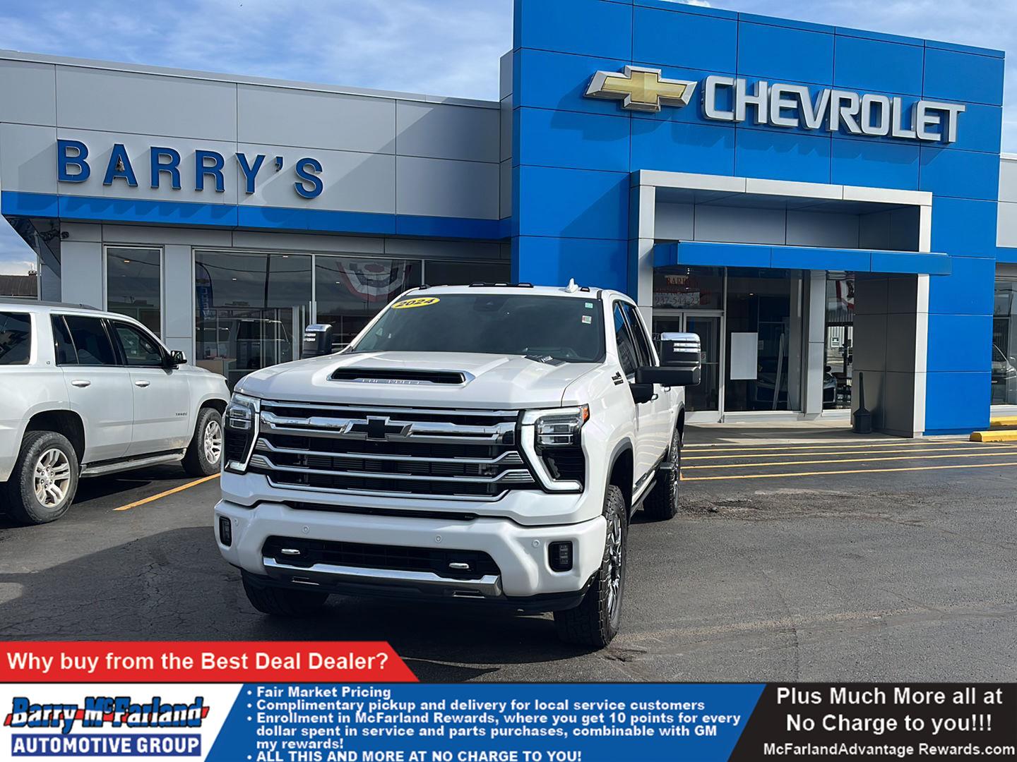 White (Iridescent Pearl Tricoat) 2024 Chevrolet Silverado 2500HD High Country Crew Cab 4WD Pickup Truck Four-Wheel Drive Automatic