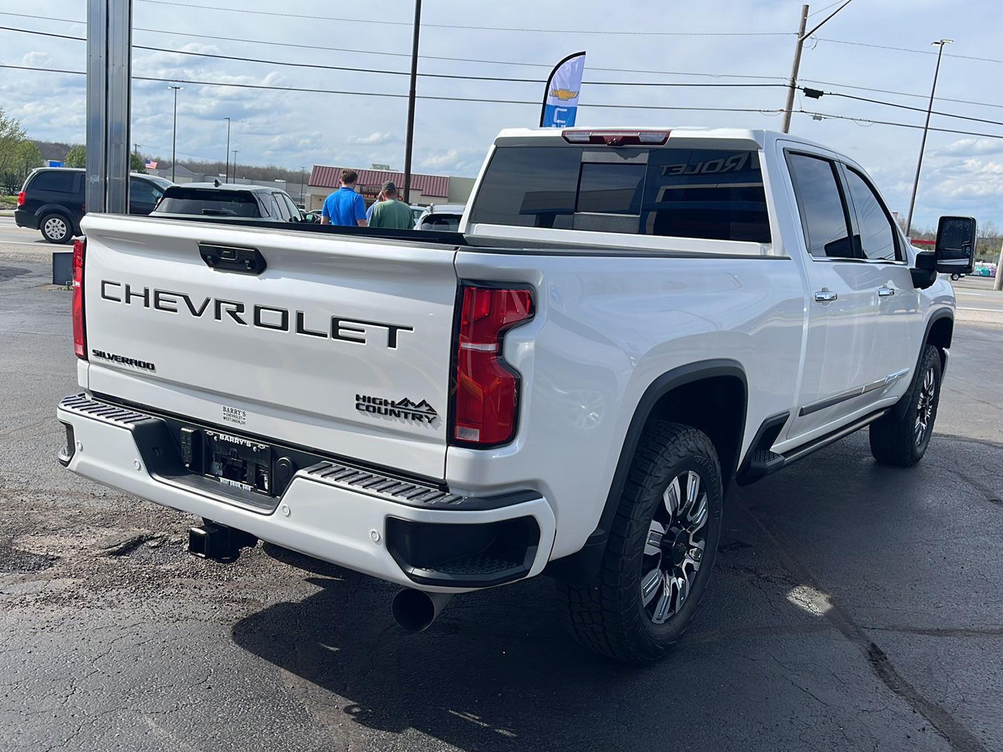 View vehicle photo 6