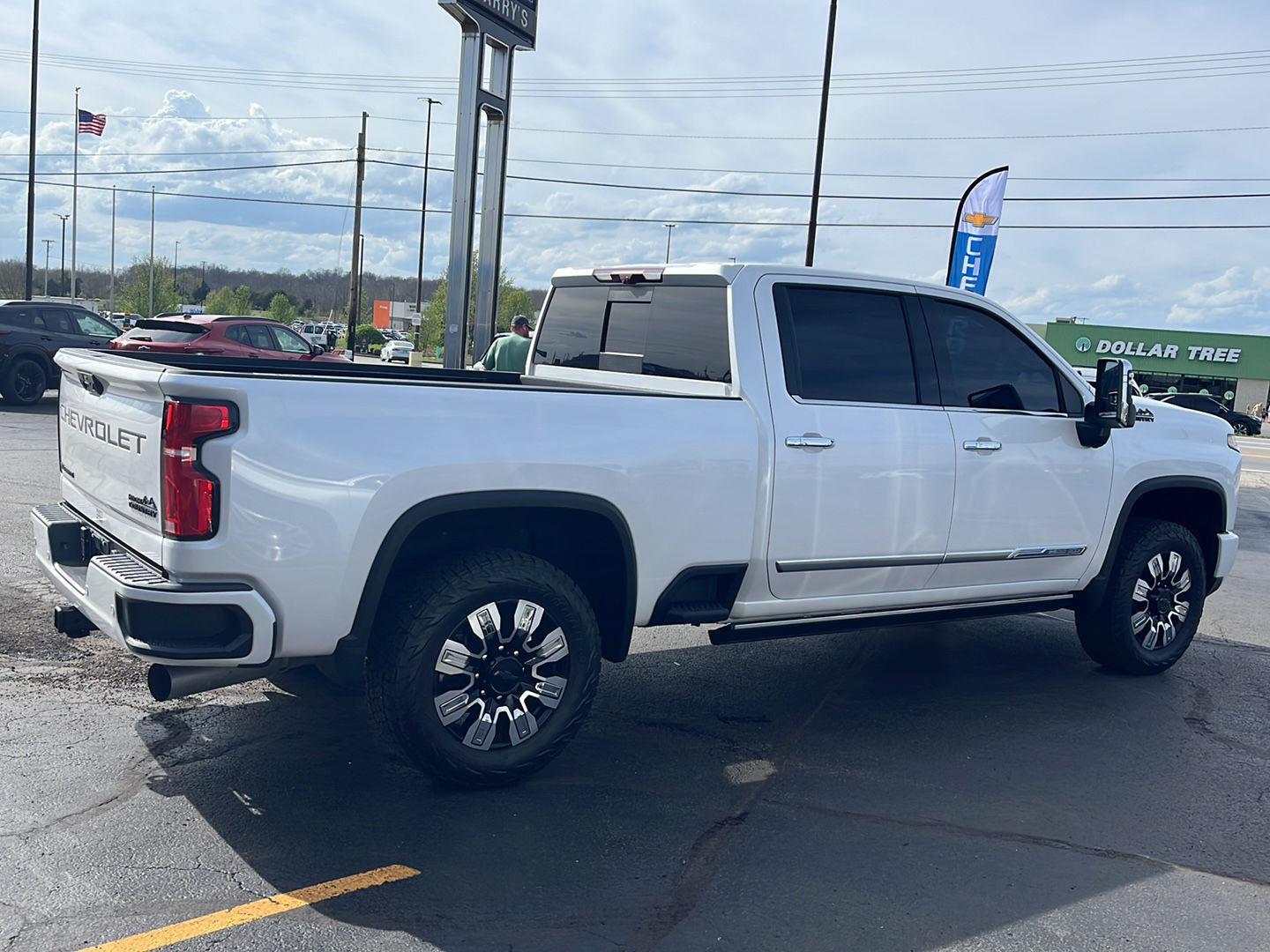 View vehicle photo 7