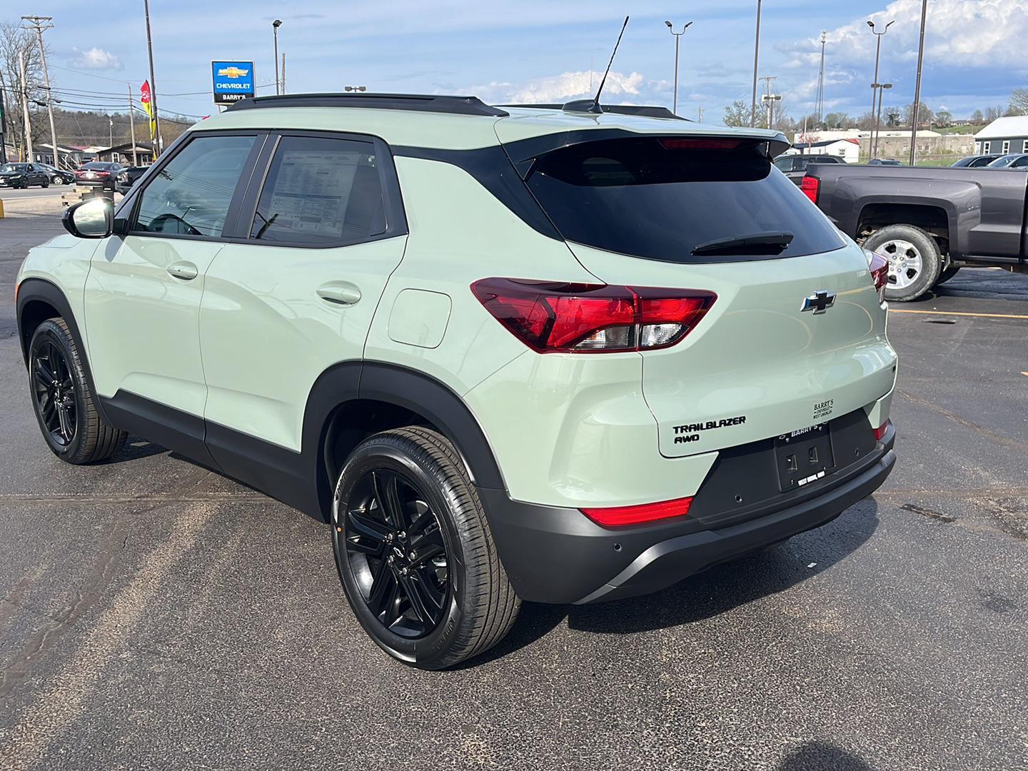 View vehicle photo 3