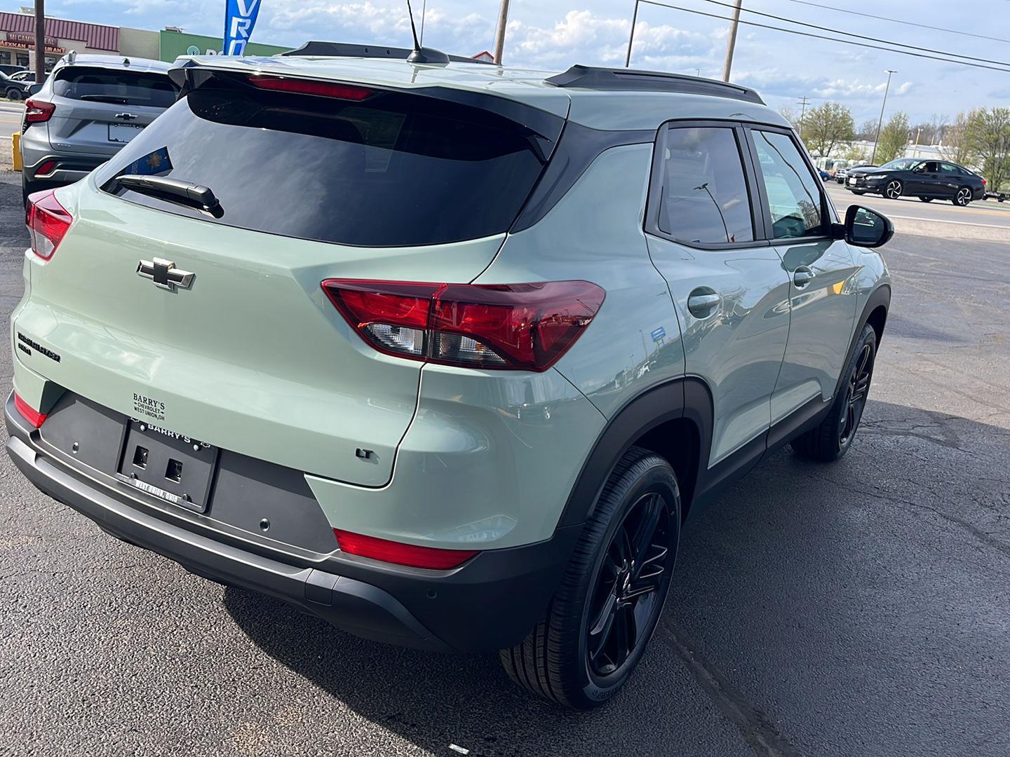 View vehicle photo 5