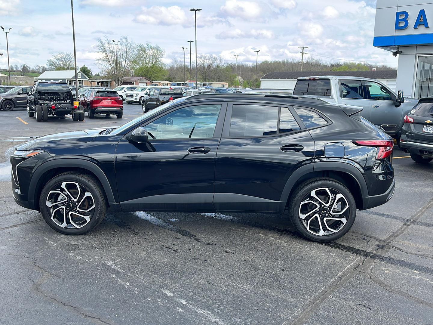 View vehicle photo 2