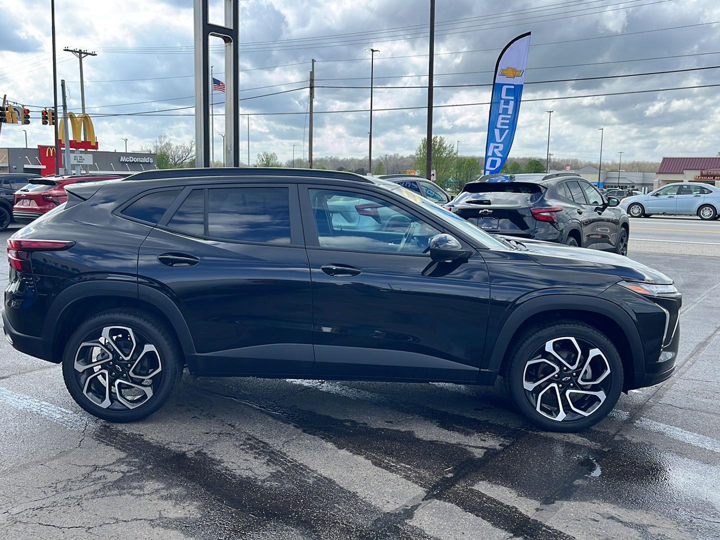 View vehicle photo 6