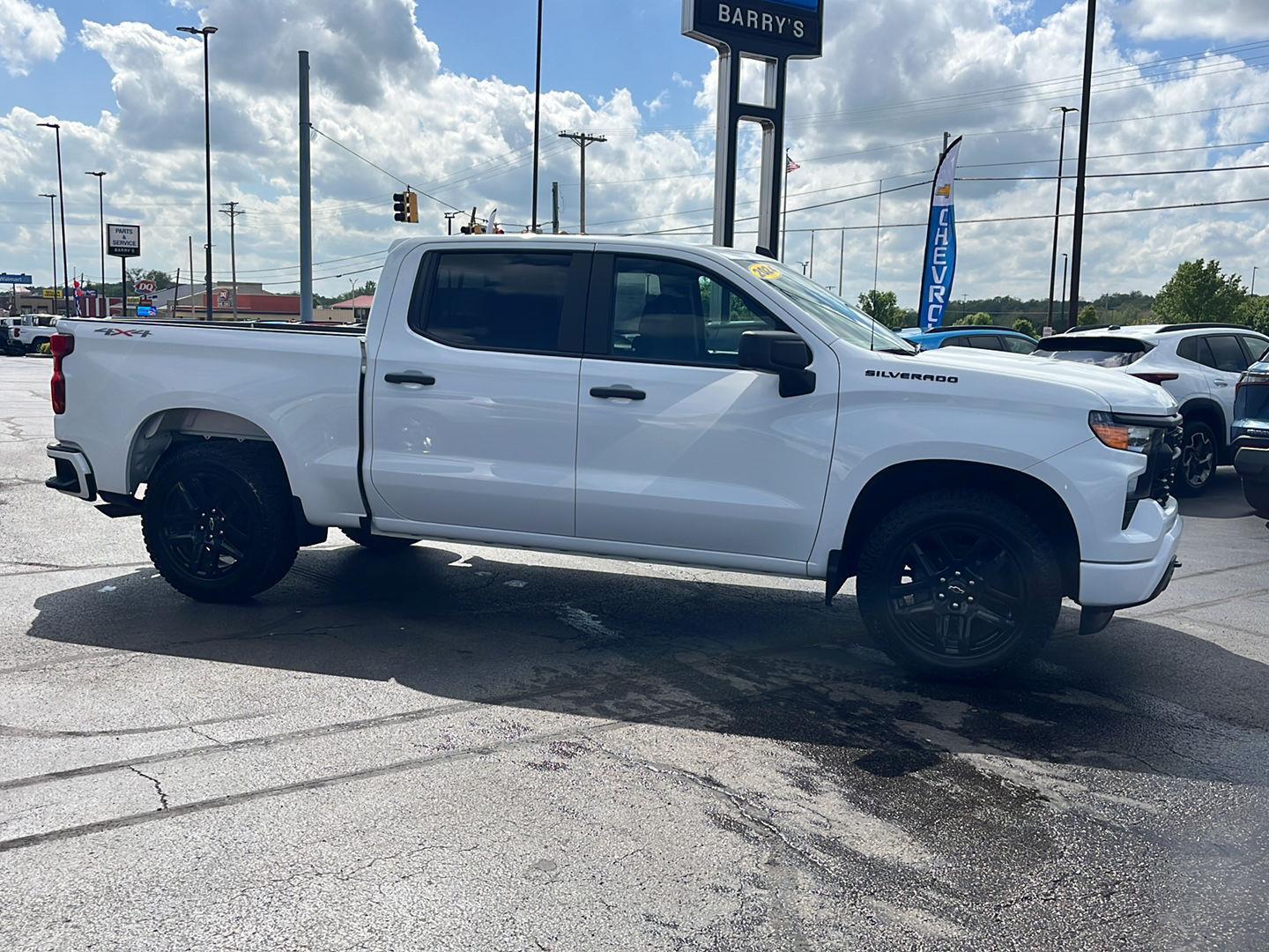 View vehicle photo 6