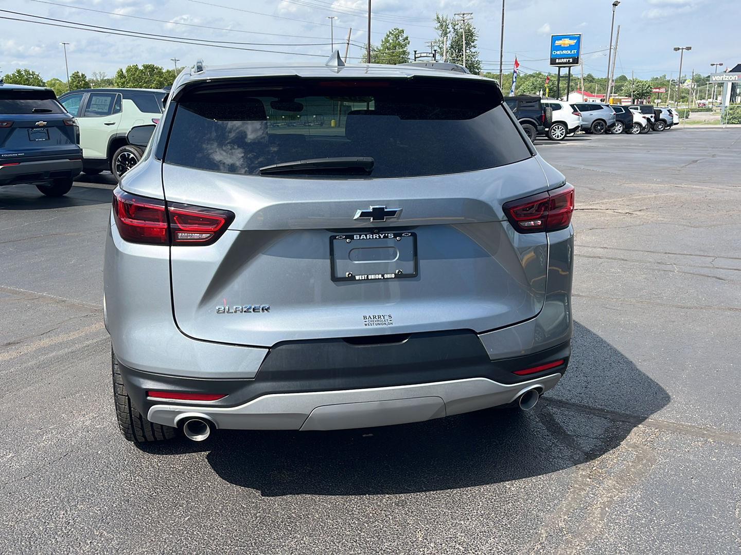 View vehicle photo 4