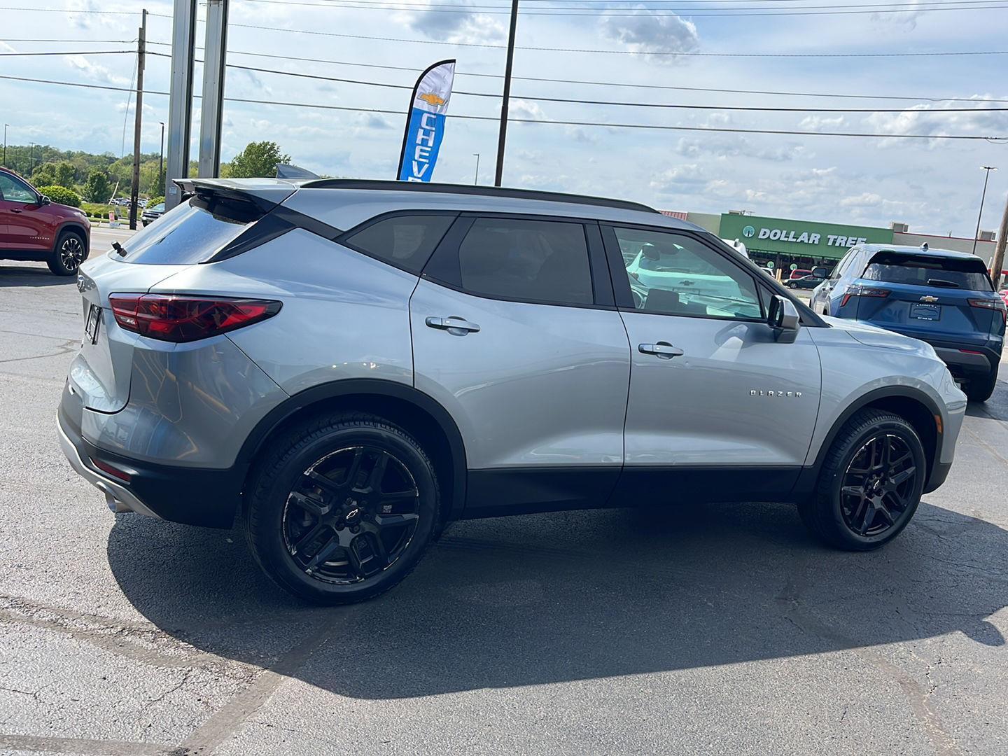 View vehicle photo 6