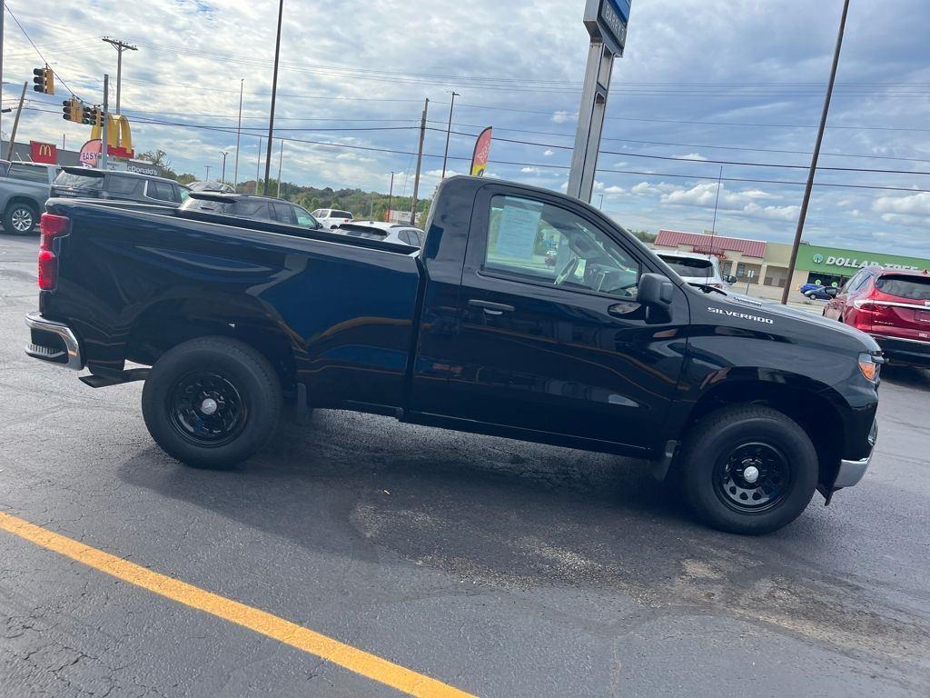 View vehicle photo 6