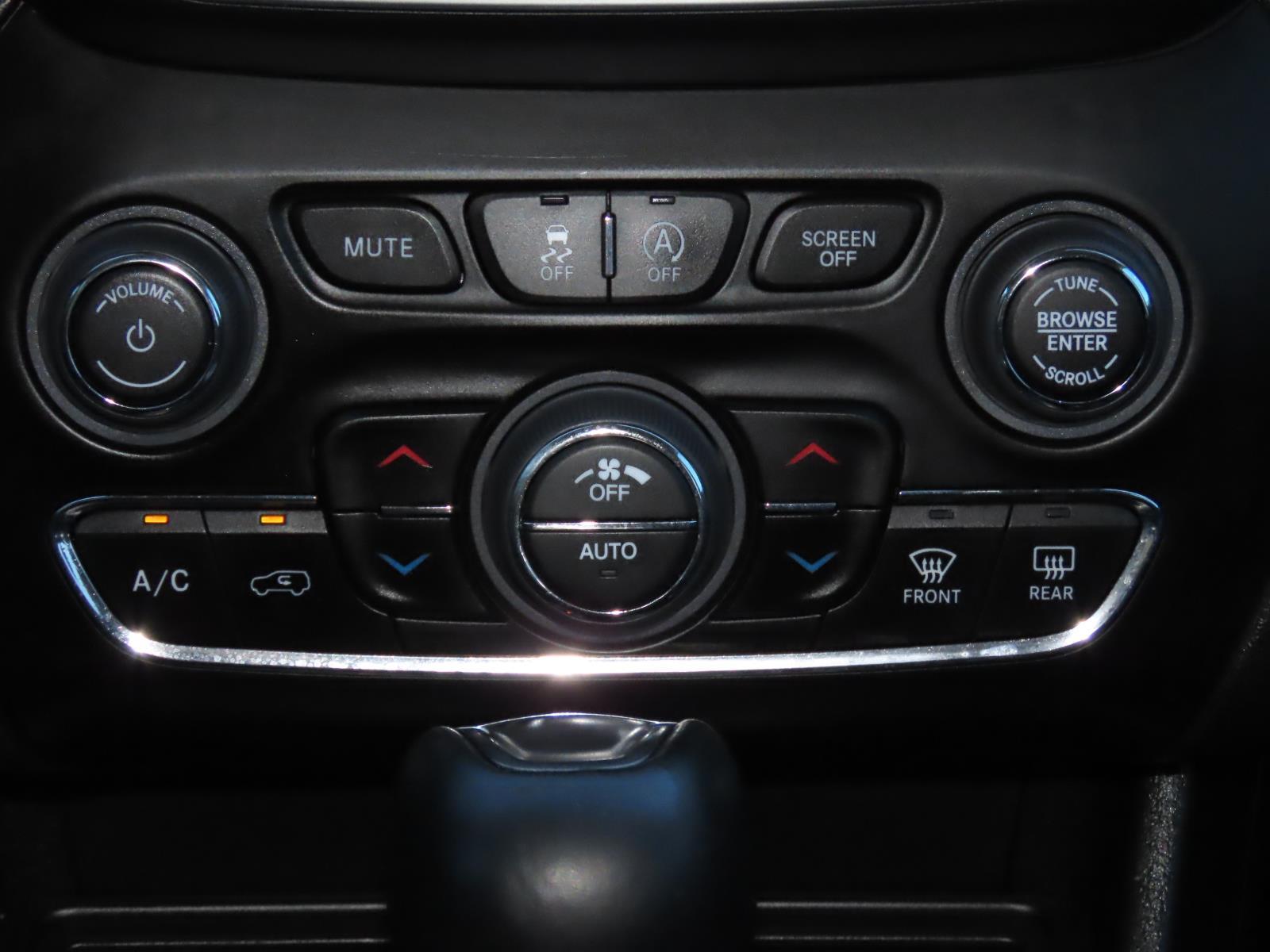 Used Car 2022 Jeep Cherokee  Latitude Lux For Sale Under $25,000 In Lampasas, Texas