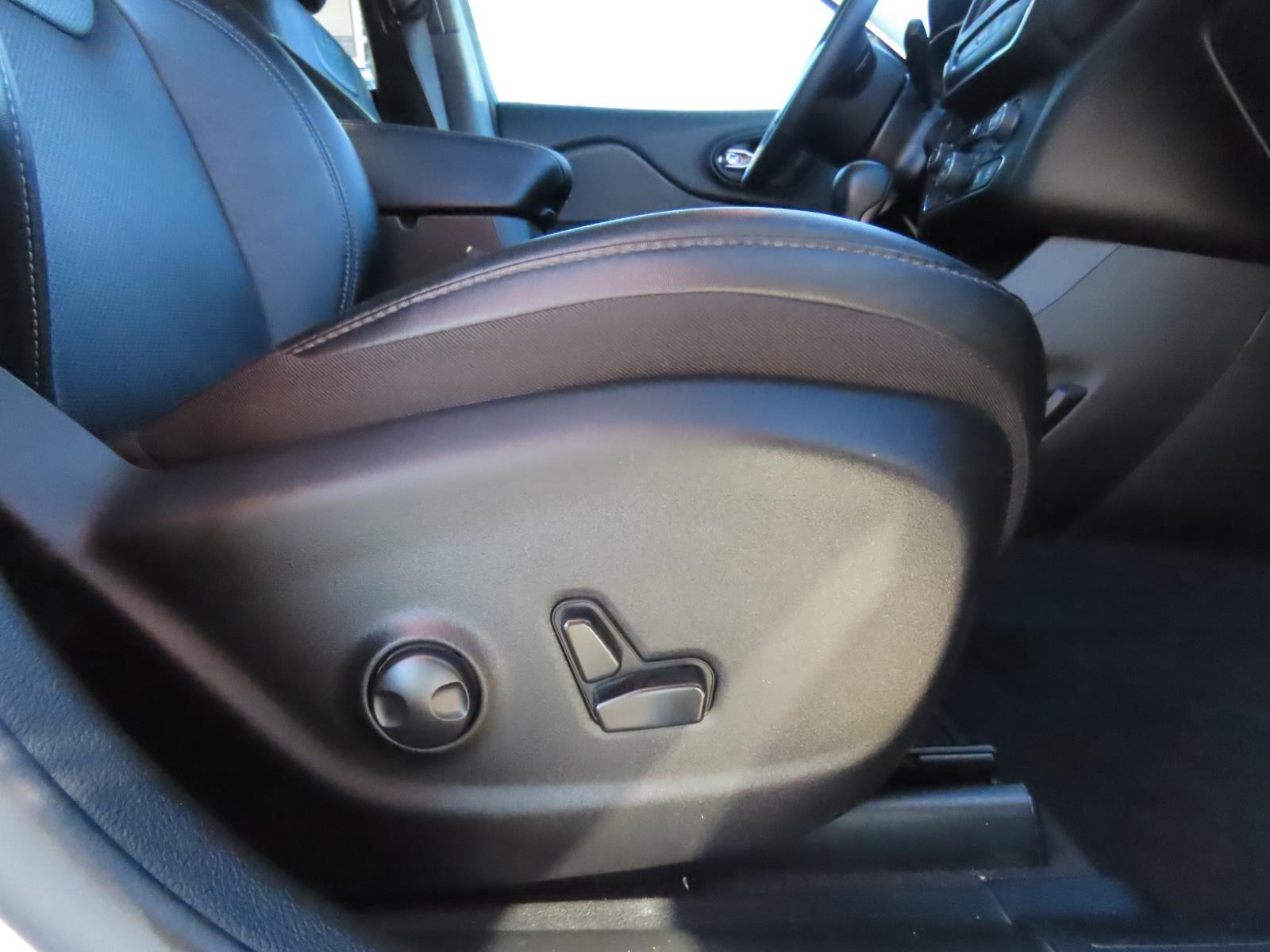 Used Car 2022 Jeep Cherokee  Latitude Lux For Sale Under $25,000 In Lampasas, Texas