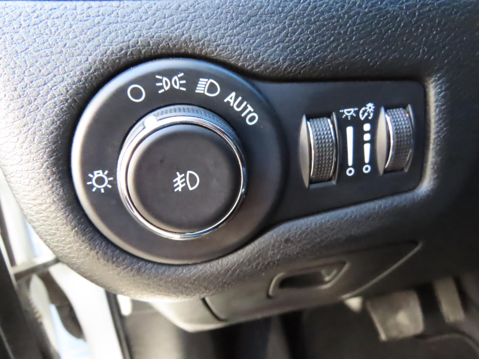 Used Car 2022 Jeep Cherokee  Latitude Lux For Sale Under $25,000 In Lampasas, Texas