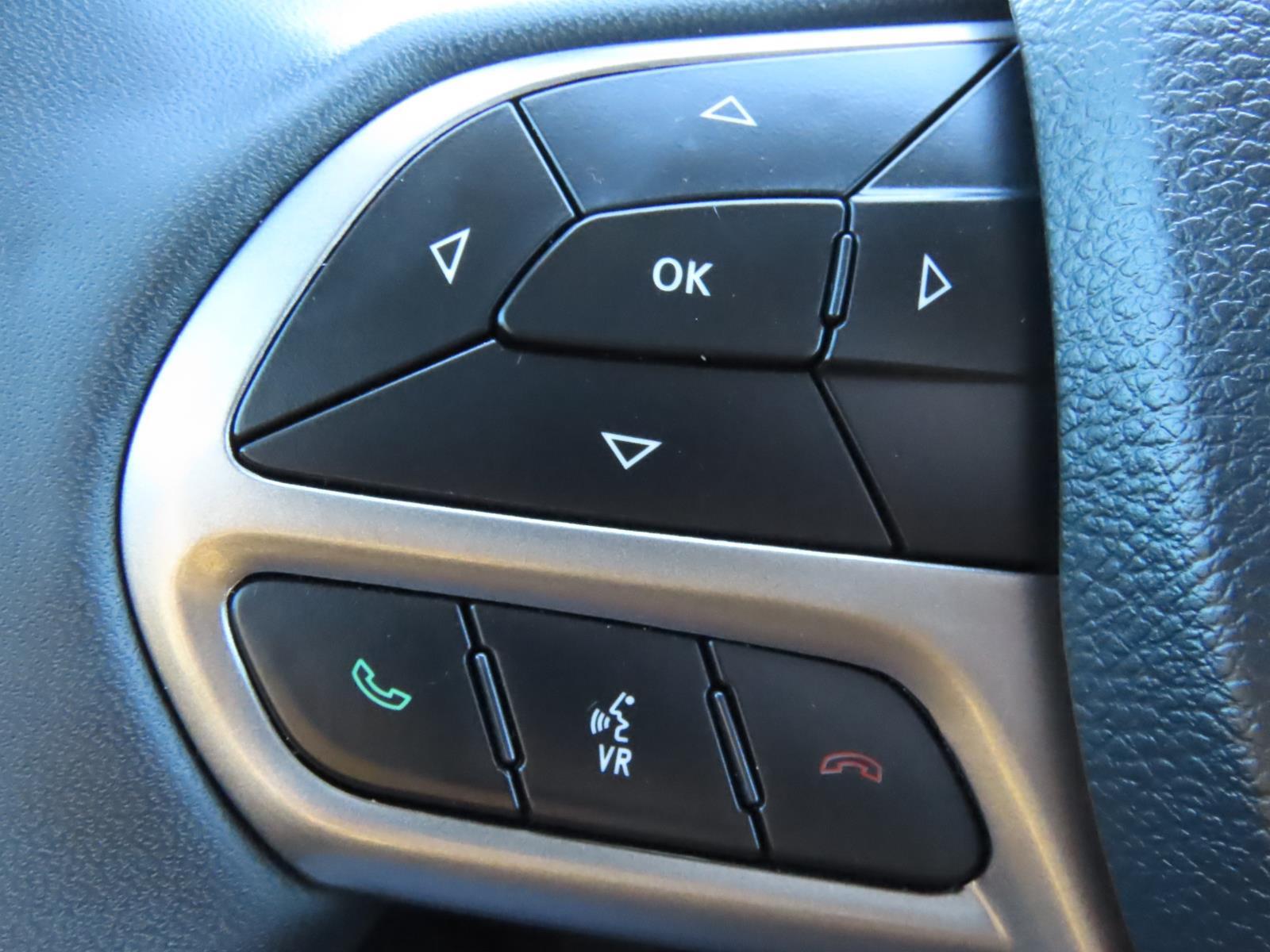 Used Car 2022 Jeep Cherokee  Latitude Lux For Sale Under $25,000 In Lampasas, Texas