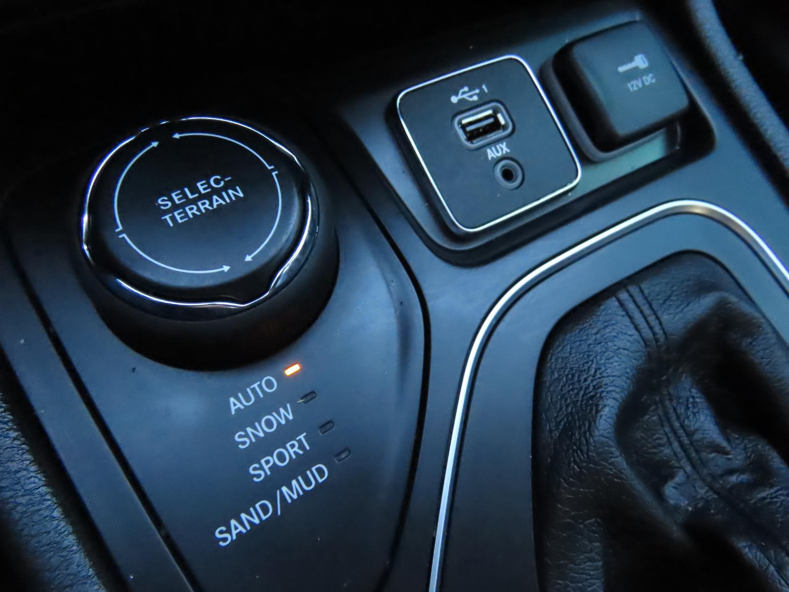 Used Car 2022 Jeep Cherokee  Latitude Lux For Sale Under $25,000 In Lampasas, Texas