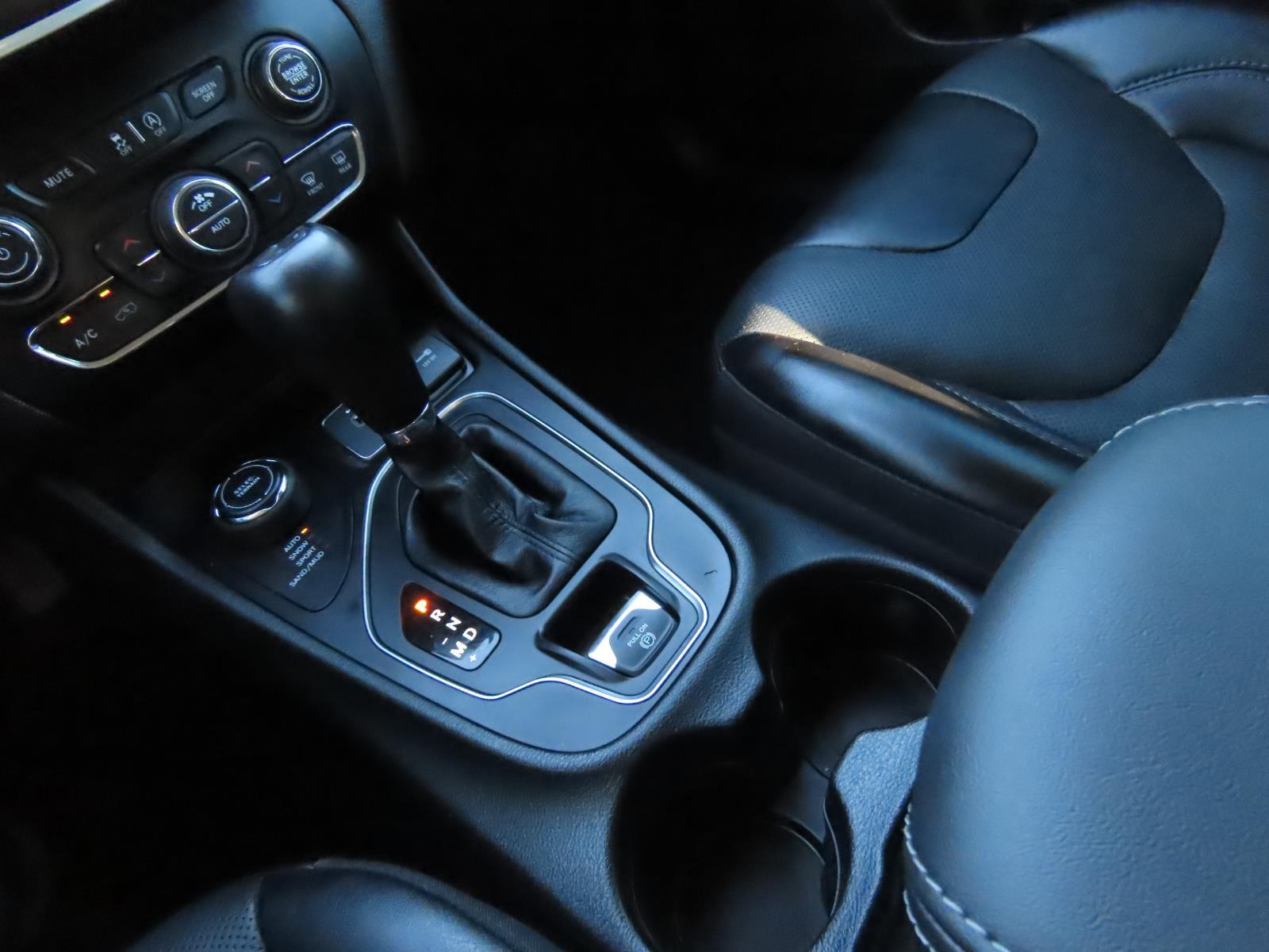 Used Car 2022 Jeep Cherokee  Latitude Lux For Sale Under $25,000 In Lampasas, Texas