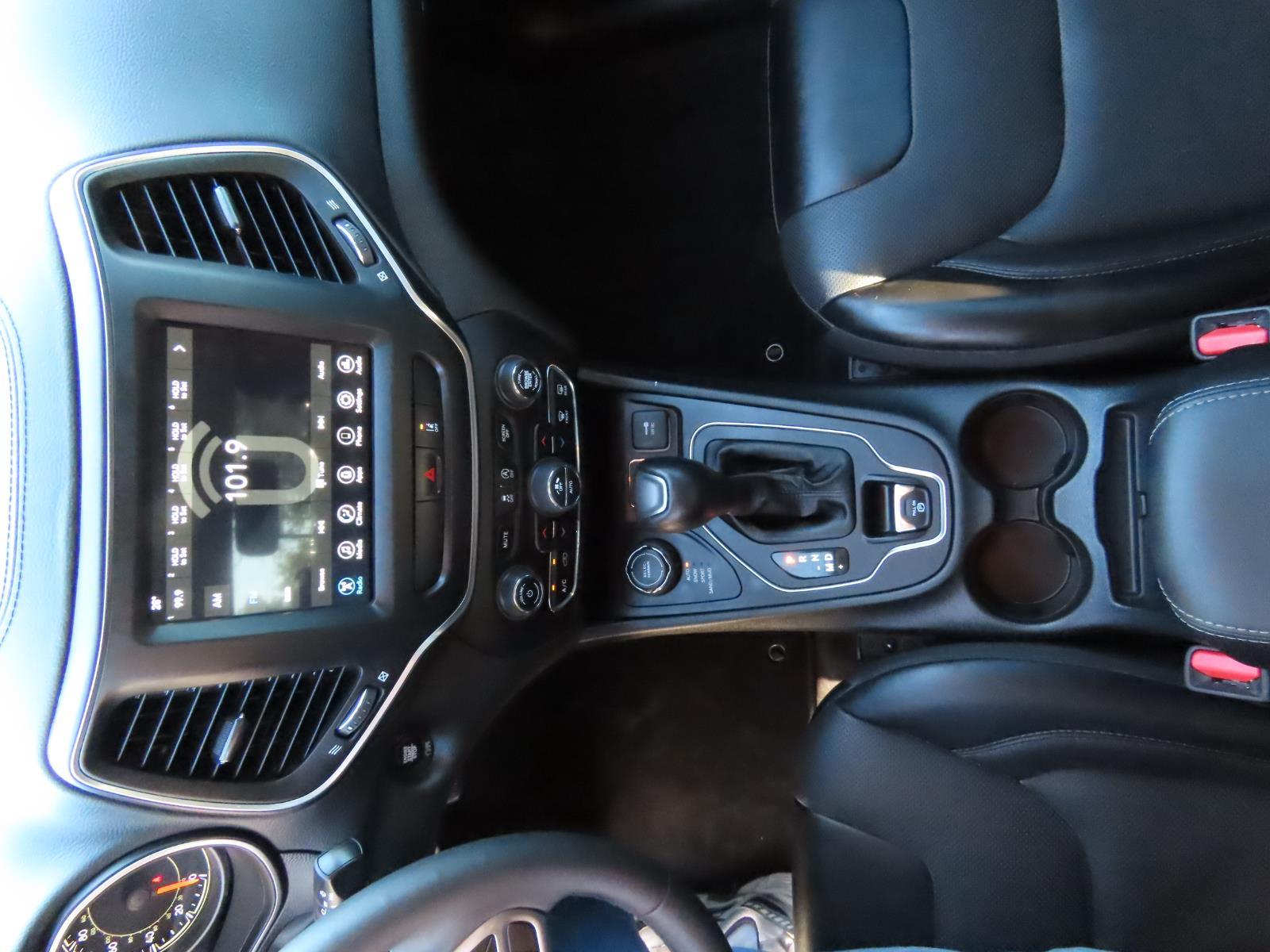 Used Car 2022 Jeep Cherokee  Latitude Lux For Sale Under $25,000 In Lampasas, Texas