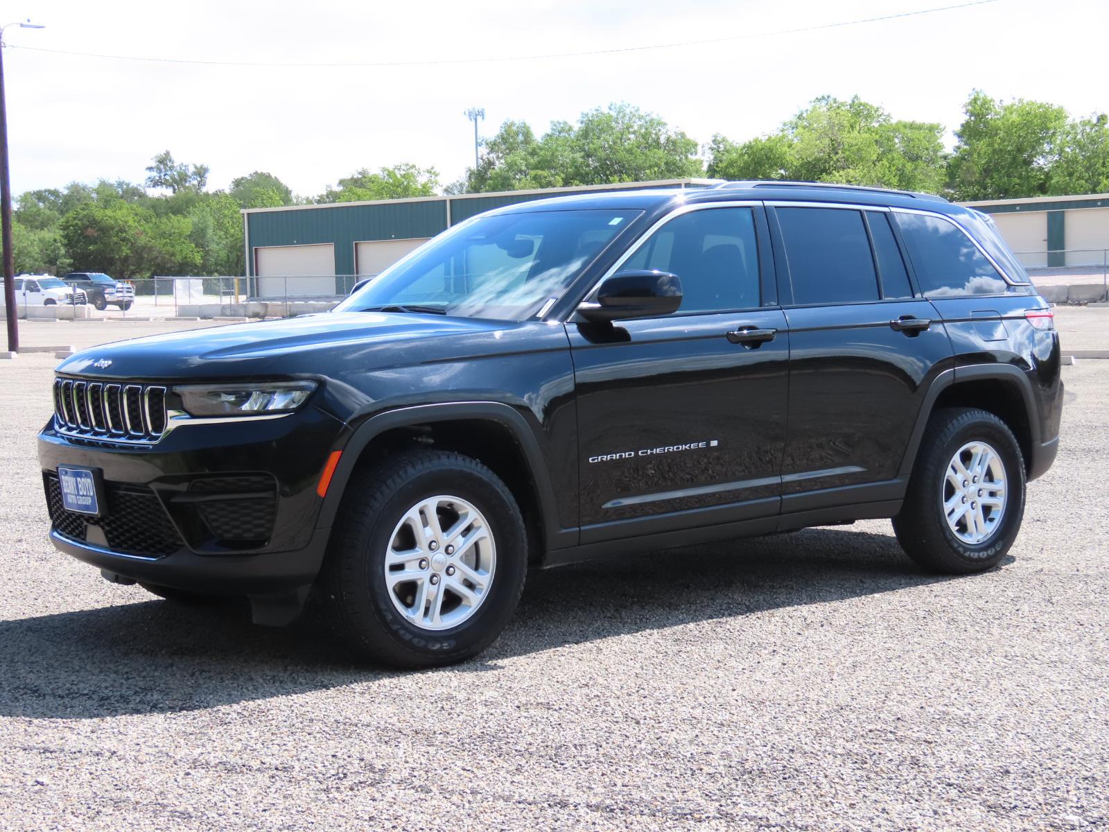 Used Car 2024 Jeep Grand Cherokee  Laredo For Sale Under $35,000 In Lampasas, Texas