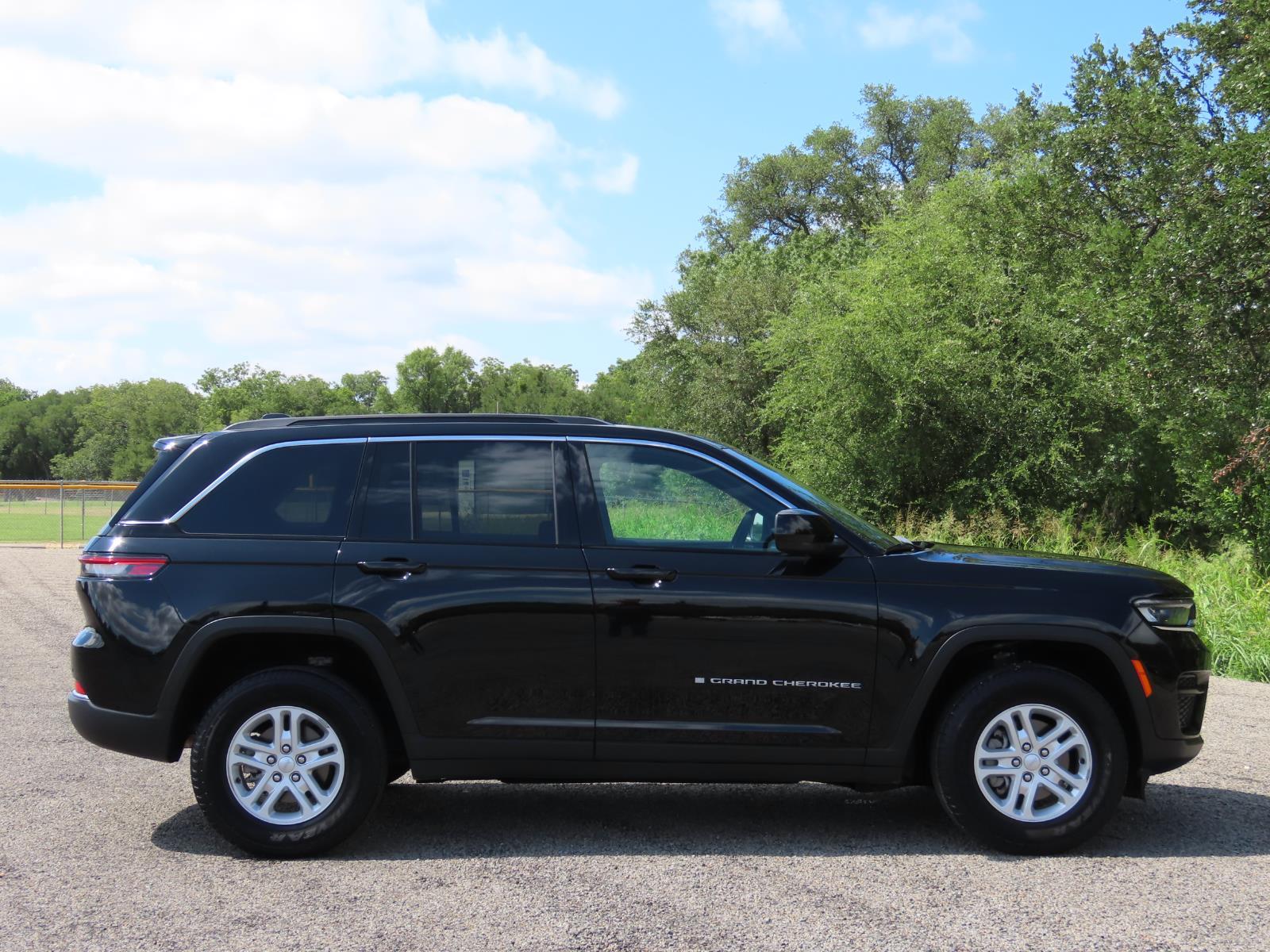 Used Car 2024 Jeep Grand Cherokee  Laredo For Sale Under $35,000 In Lampasas, Texas