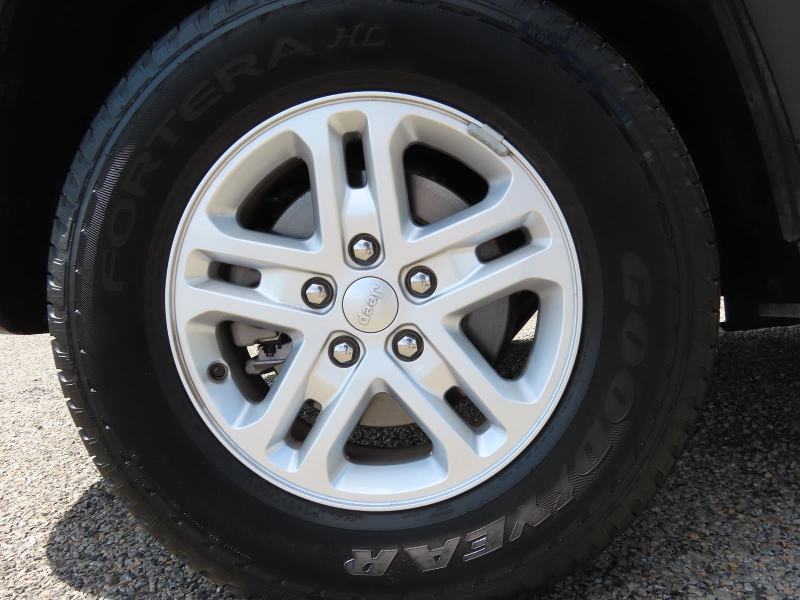 Used Car 2024 Jeep Grand Cherokee  Laredo For Sale Under $35,000 In Lampasas, Texas