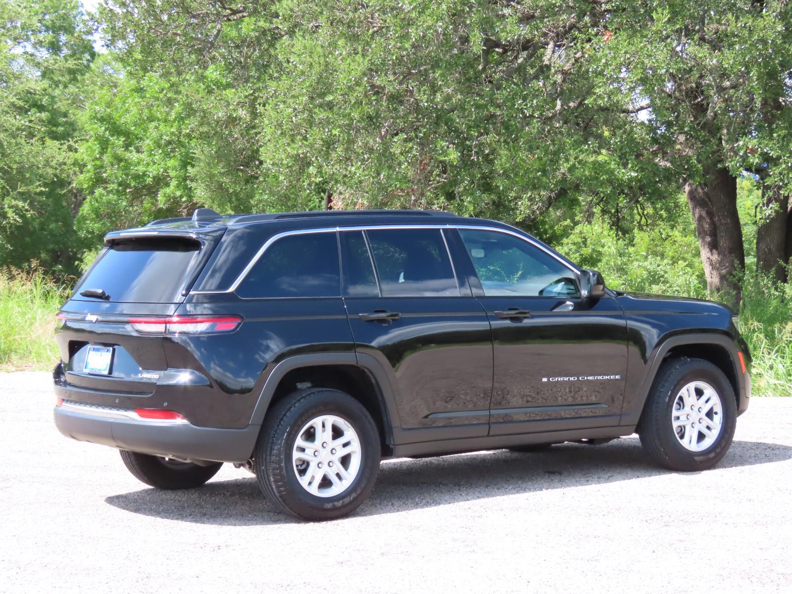 Used Car 2024 Jeep Grand Cherokee  Laredo For Sale Under $35,000 In Lampasas, Texas