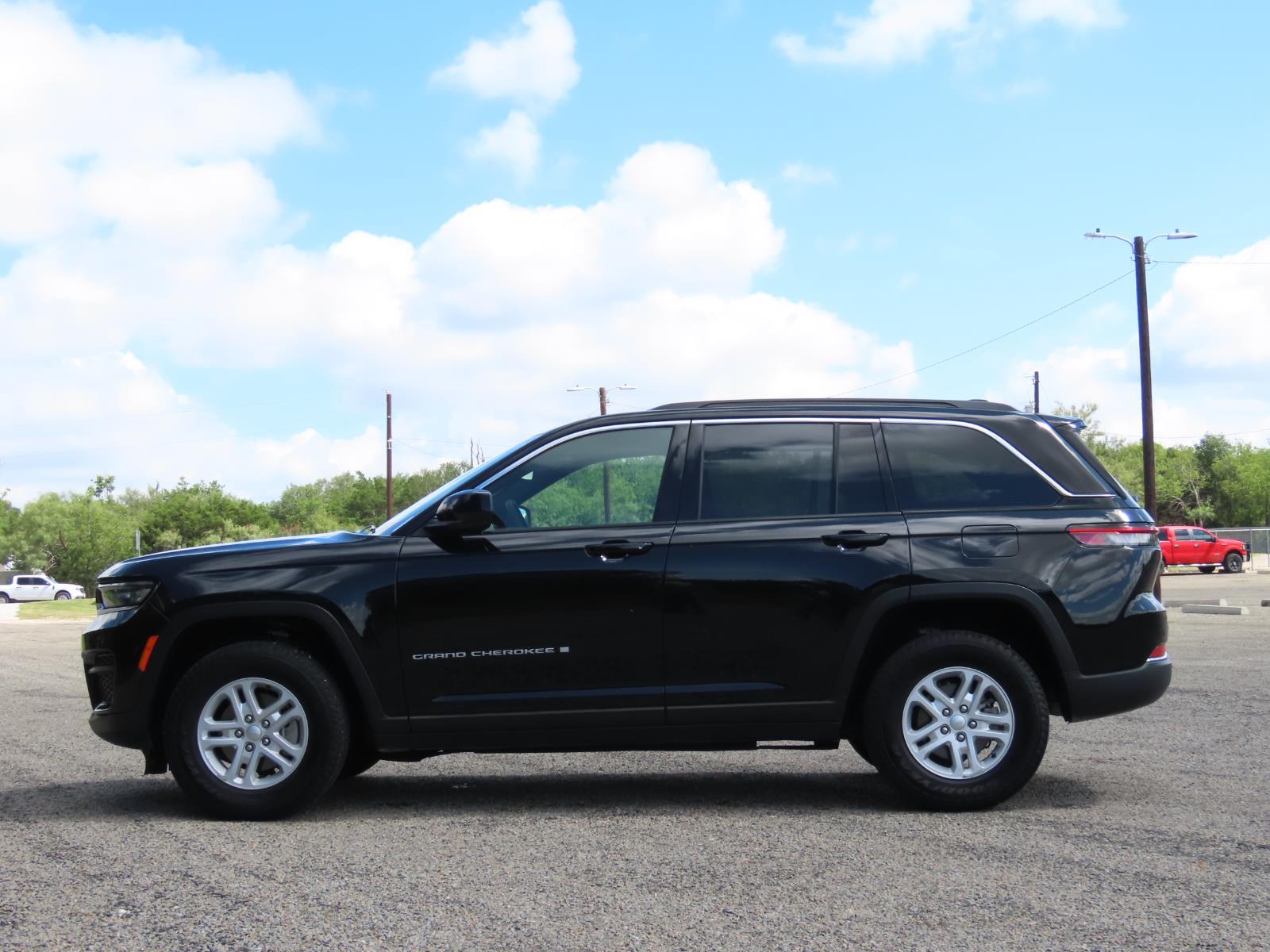 Used Car 2024 Jeep Grand Cherokee  Laredo For Sale Under $35,000 In Lampasas, Texas