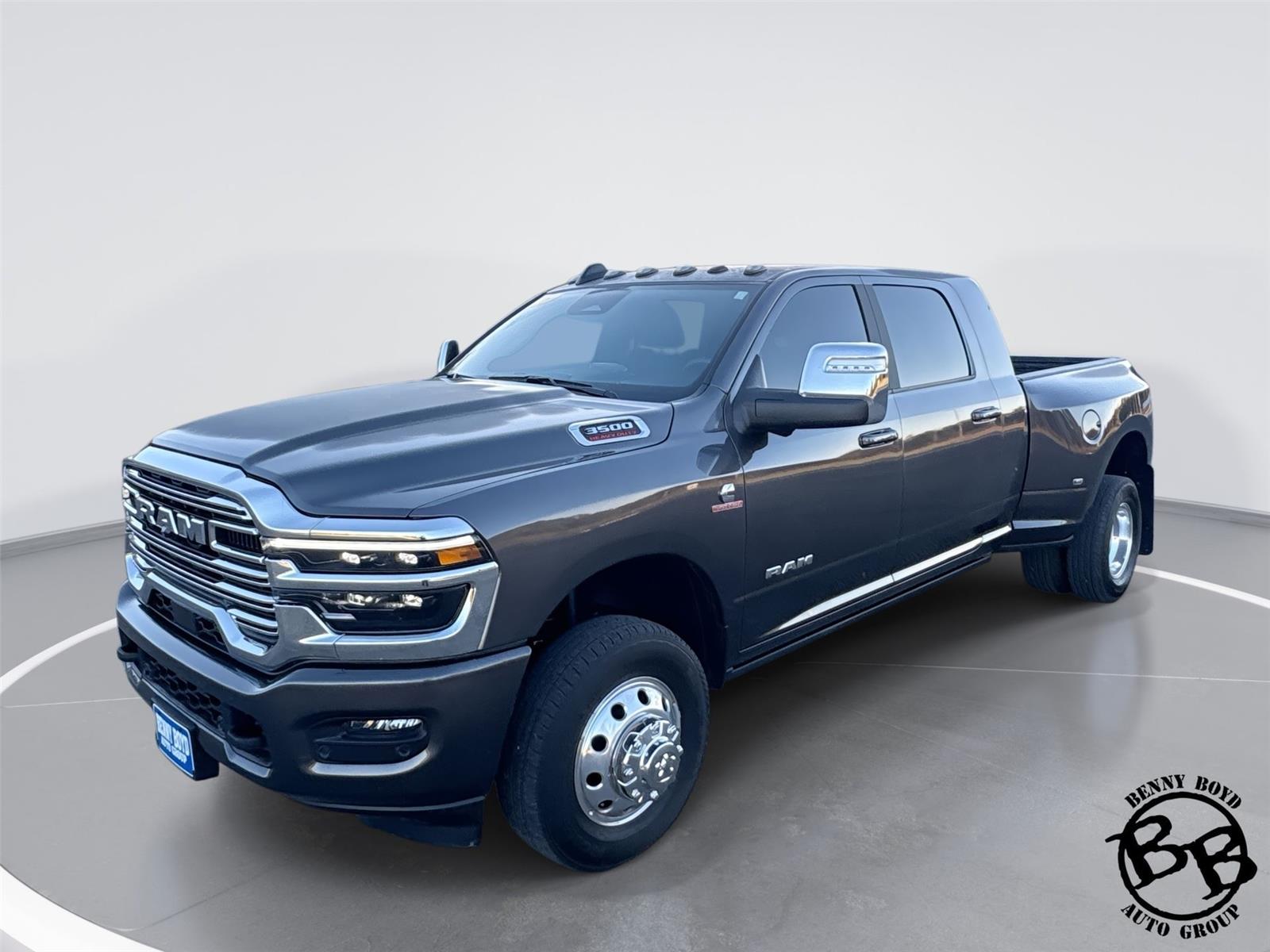 RAM 3500 Laramie Mega Cab DRW 4WD